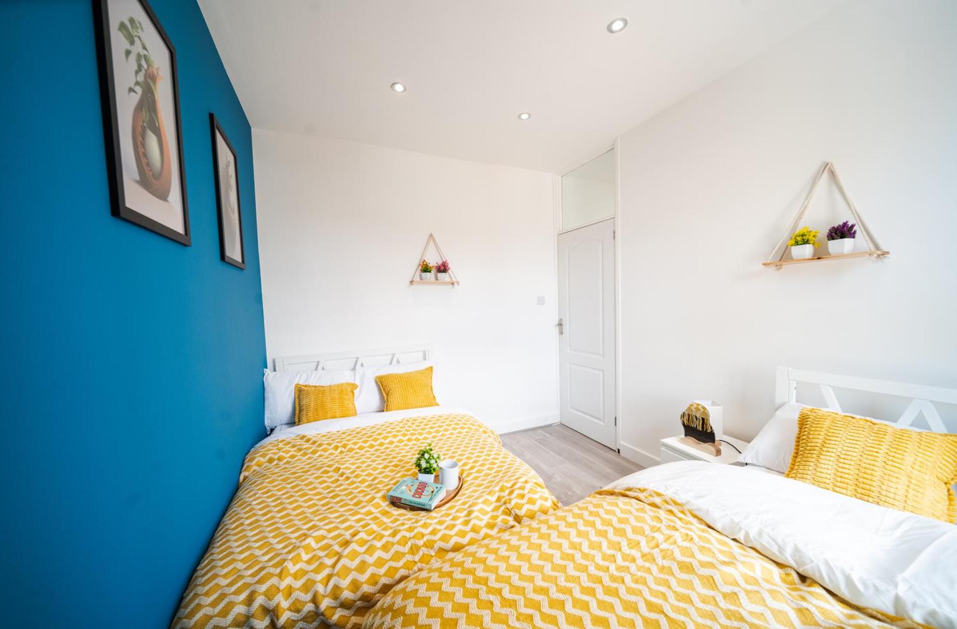 Open Mind Property - Hot Tub, 8 Guests & Free Parking