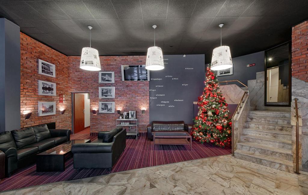 Communal lounge/ TV room