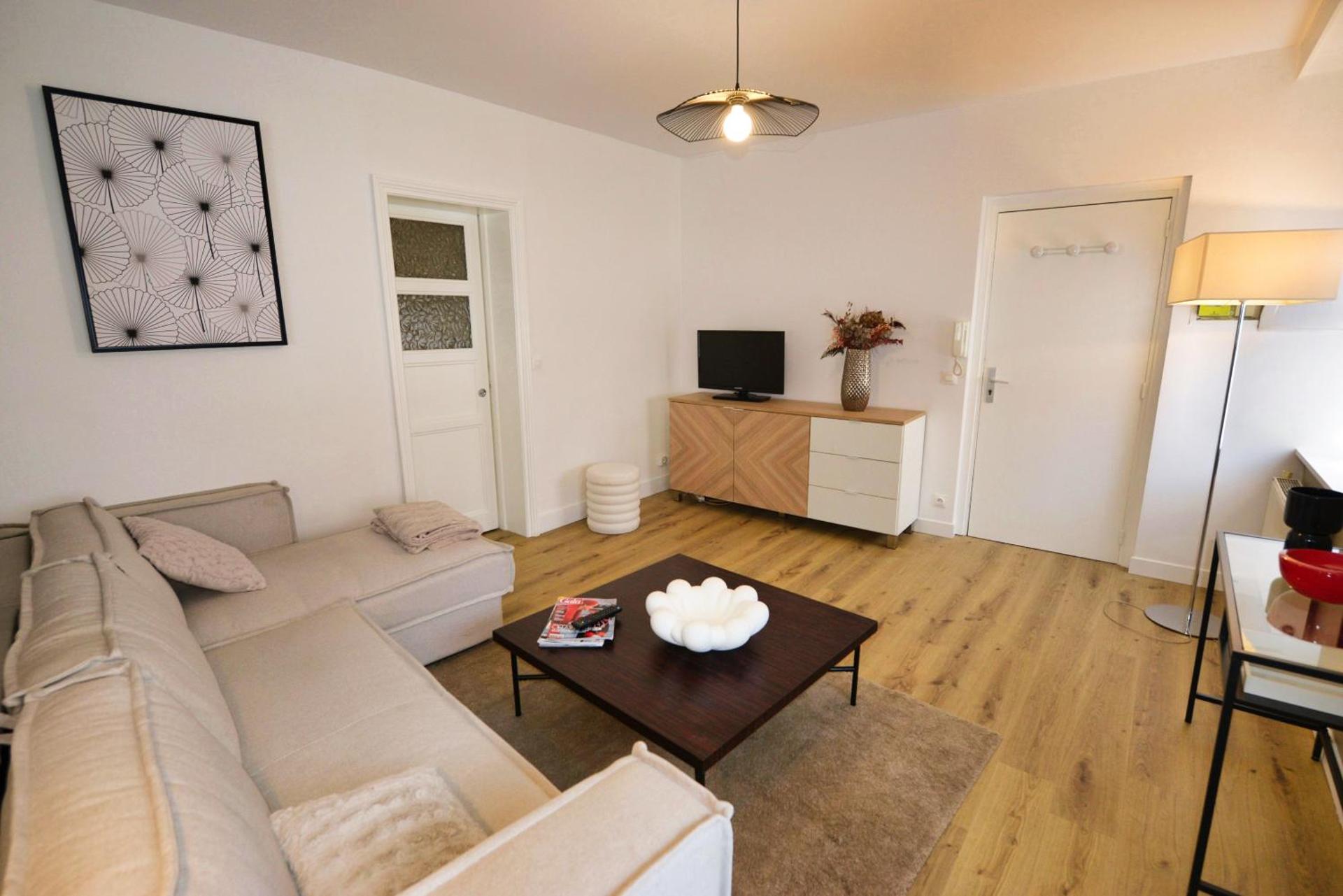 Centre ville, WIFI, Gare 600m, Prox Lille, Lit King size