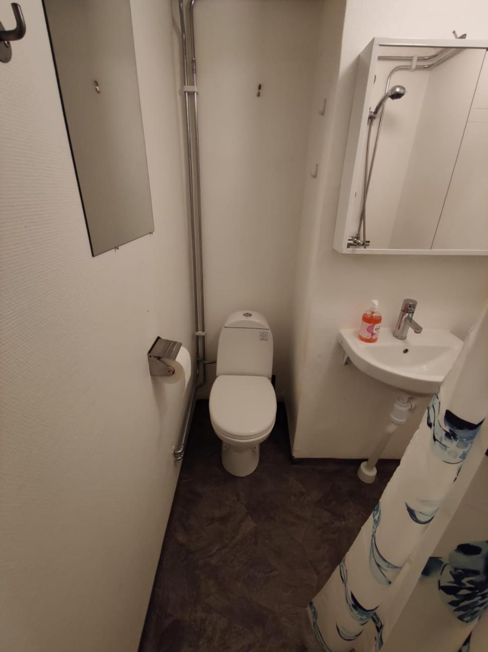 Vandrarhem 11 RUM & KÖK