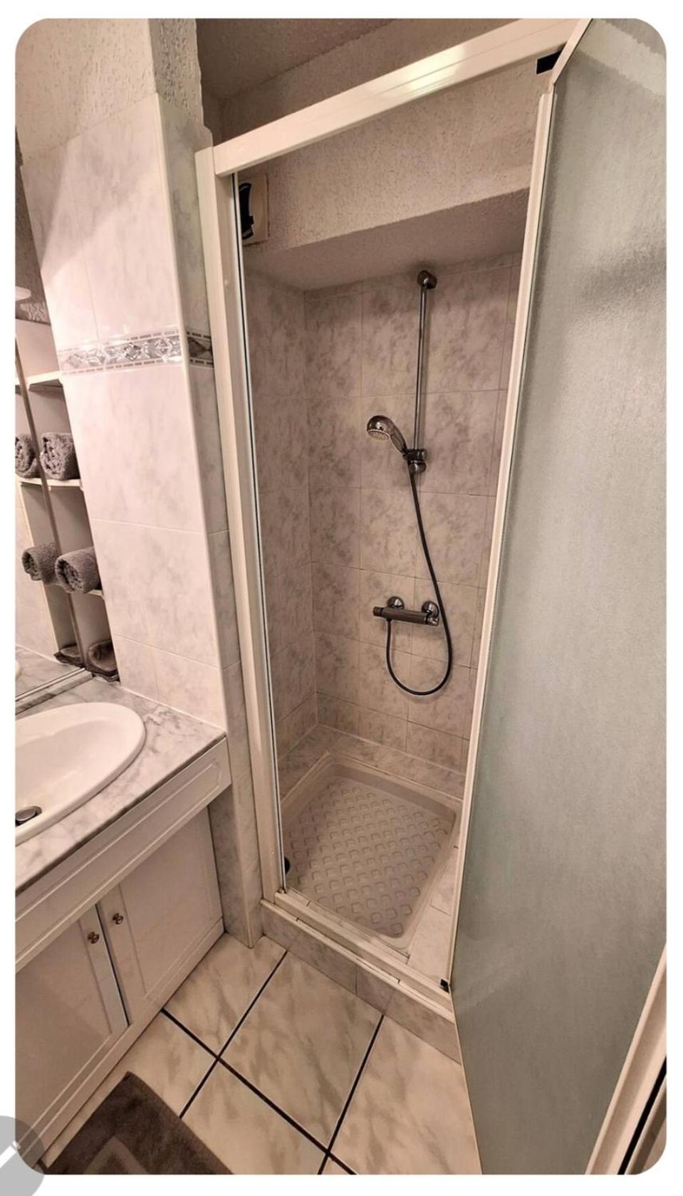 ' Les pieds dans L'Eau '