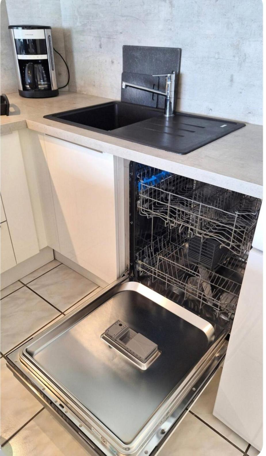 ' Les pieds dans L'Eau '