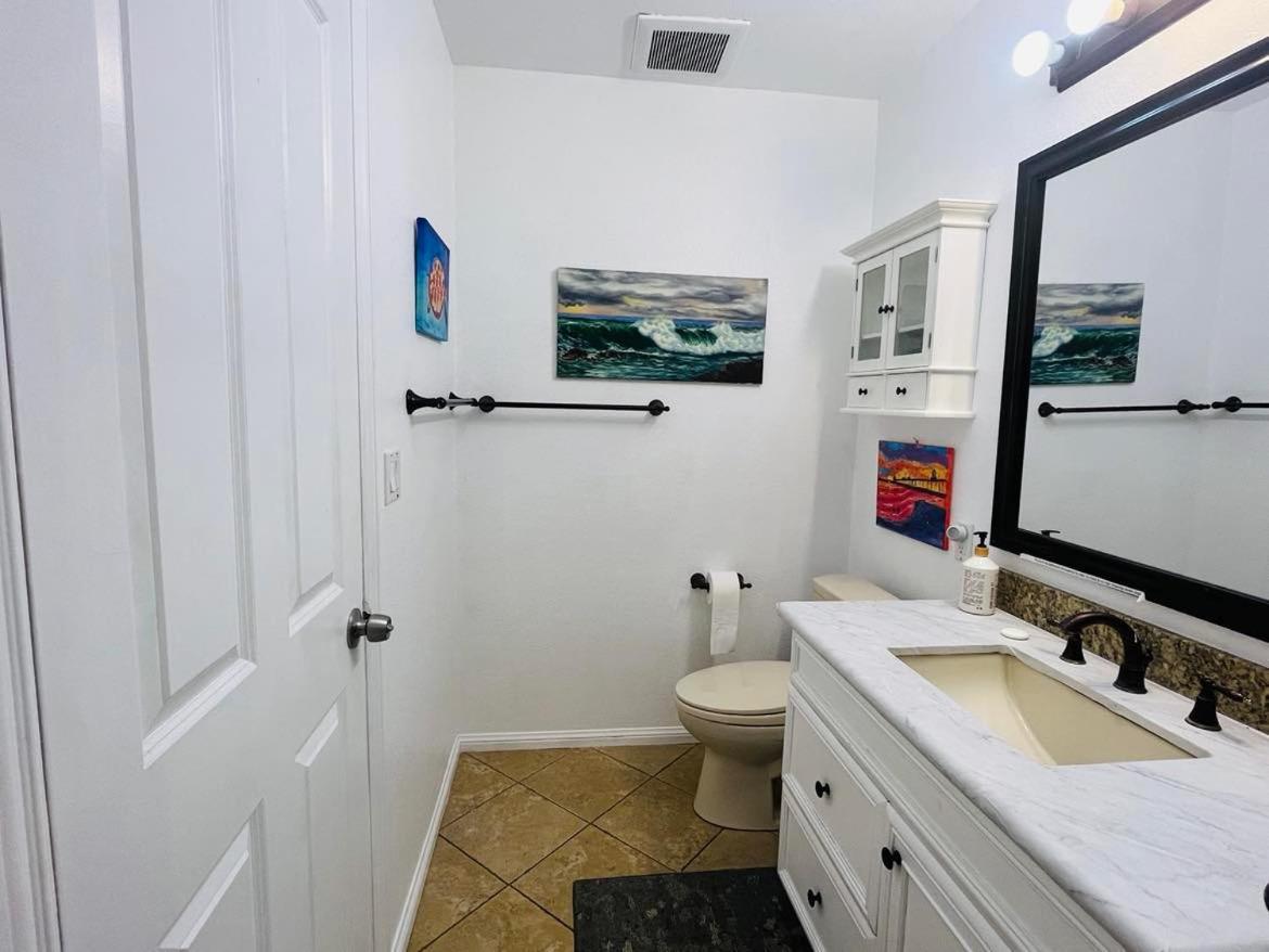 Costa Mesa Homestay - Private Rooms with 2 Shared Baths and Hosts Onsite