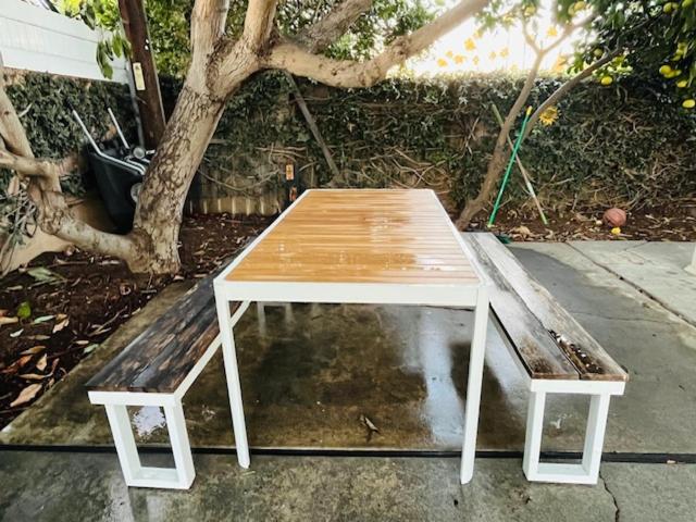 Costa Mesa Homestay - Private Rooms with 2 Shared Baths and Hosts Onsite