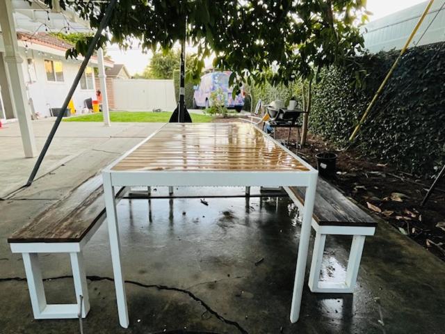 Costa Mesa Homestay - Private Rooms with 2 Shared Baths and Hosts Onsite