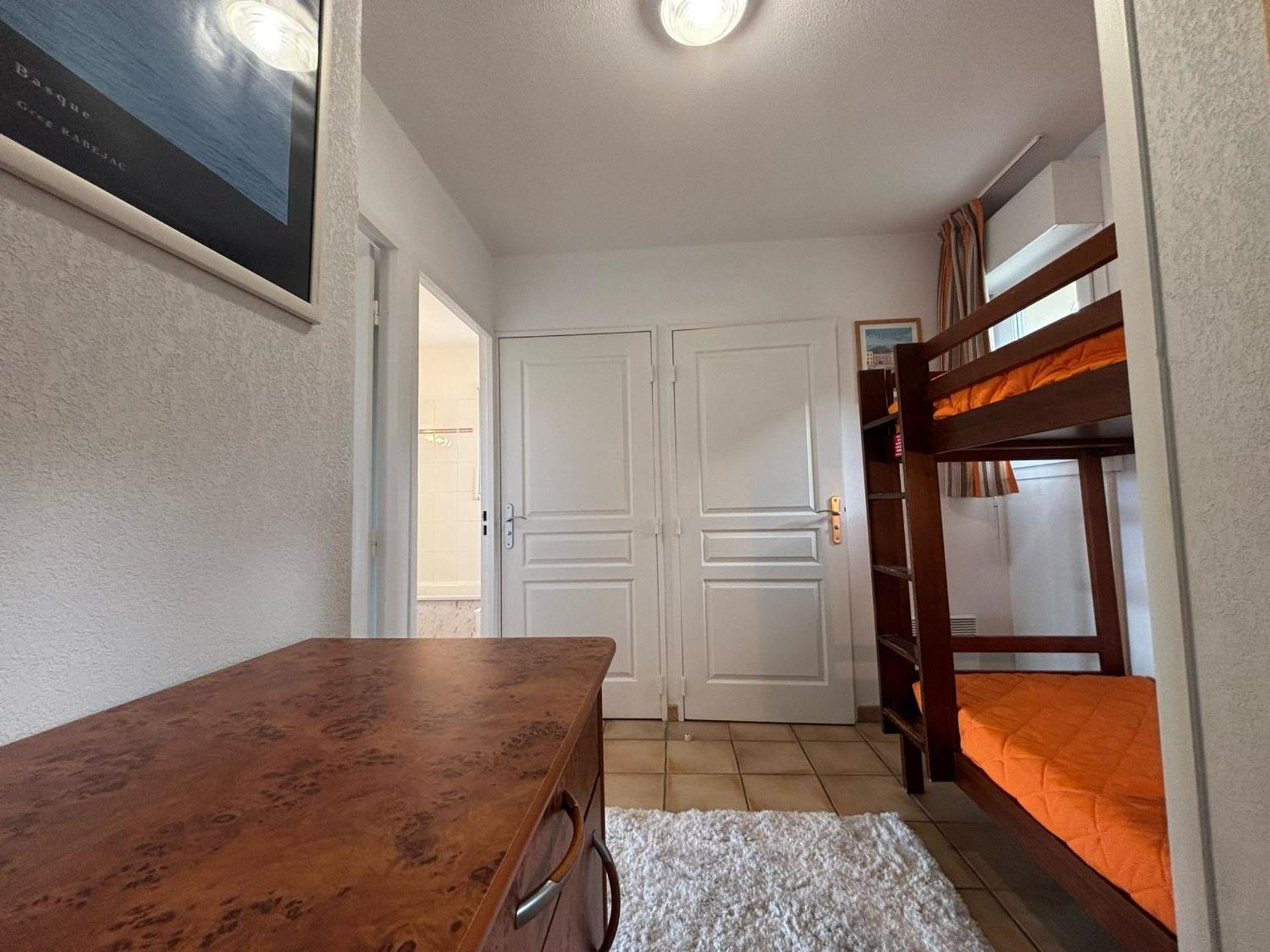 Charmant 2 pièces avec terrasse et accès piscine - FR-1-239-1107