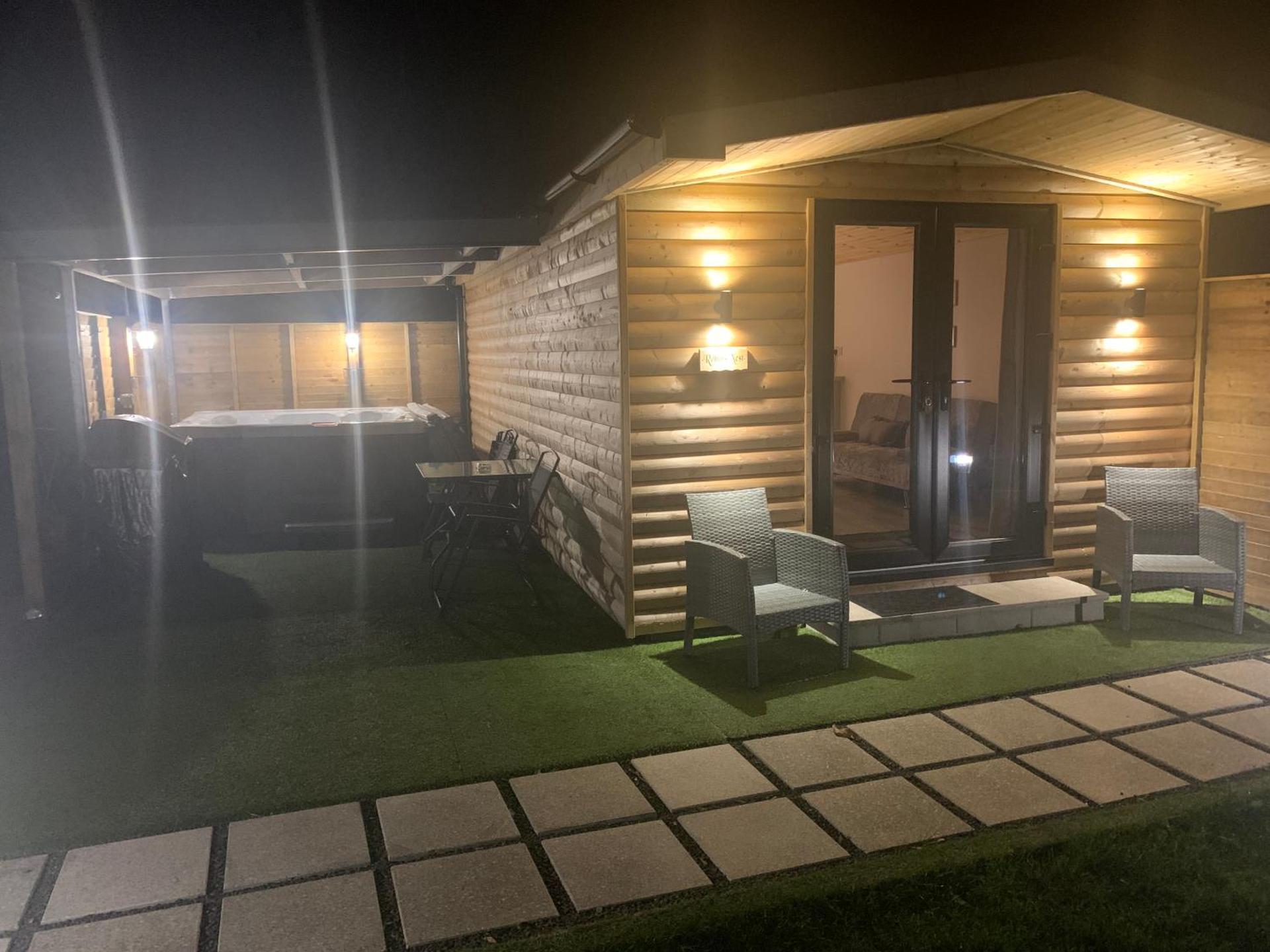 Mourne Meadow Cabins- Foxes Den