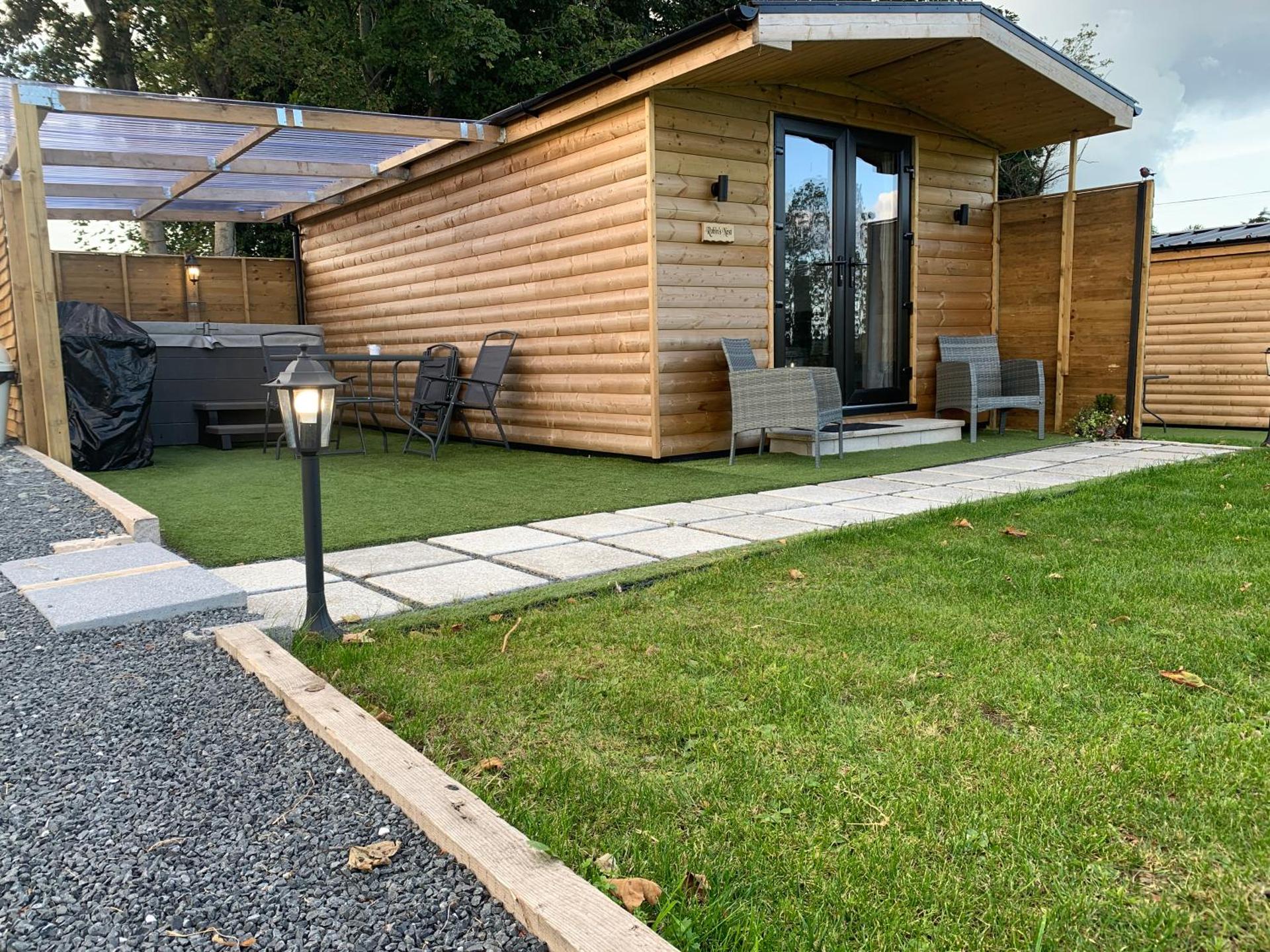 Mourne Meadow Cabins- Foxes Den