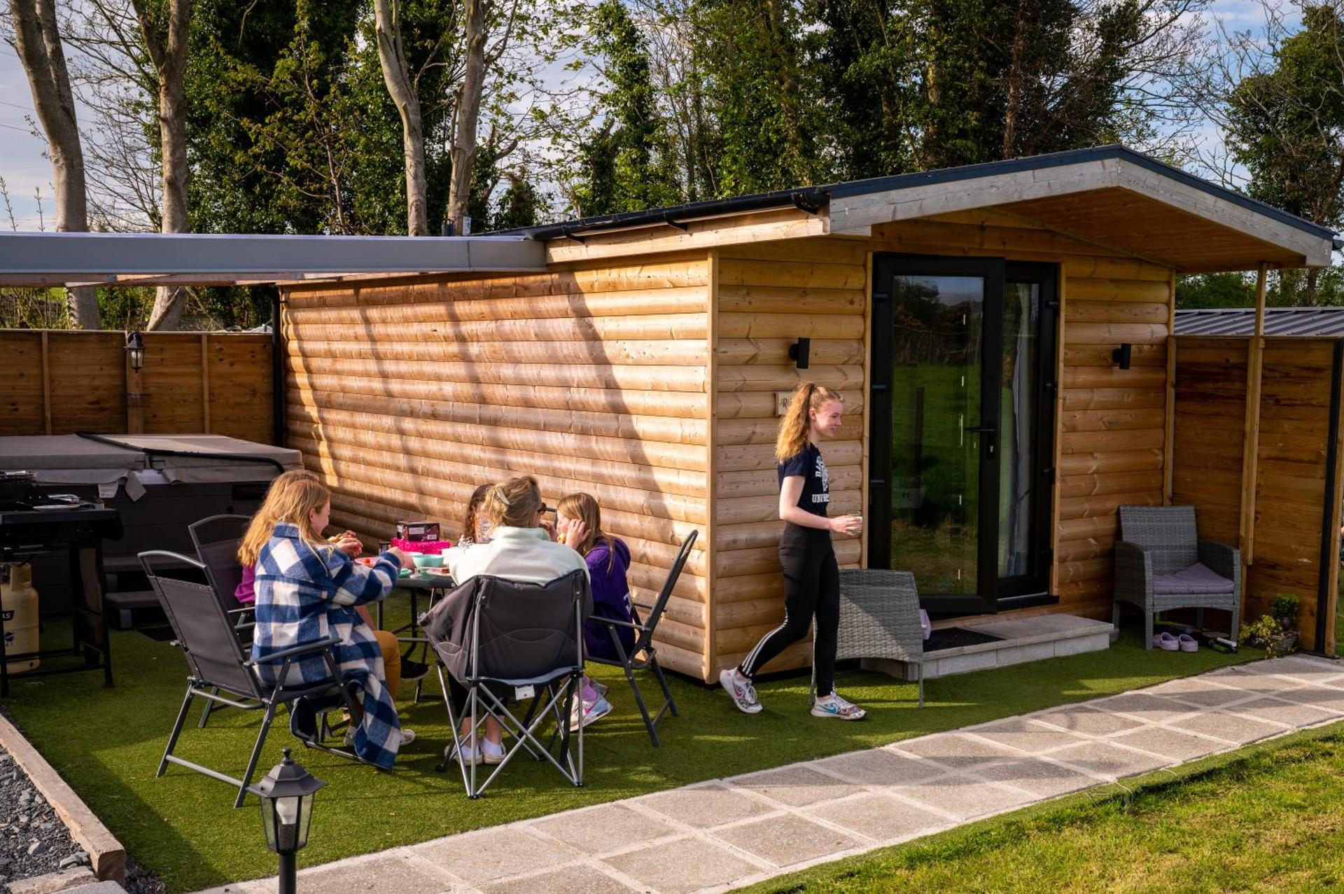 Mourne Meadow Cabins- Foxes Den