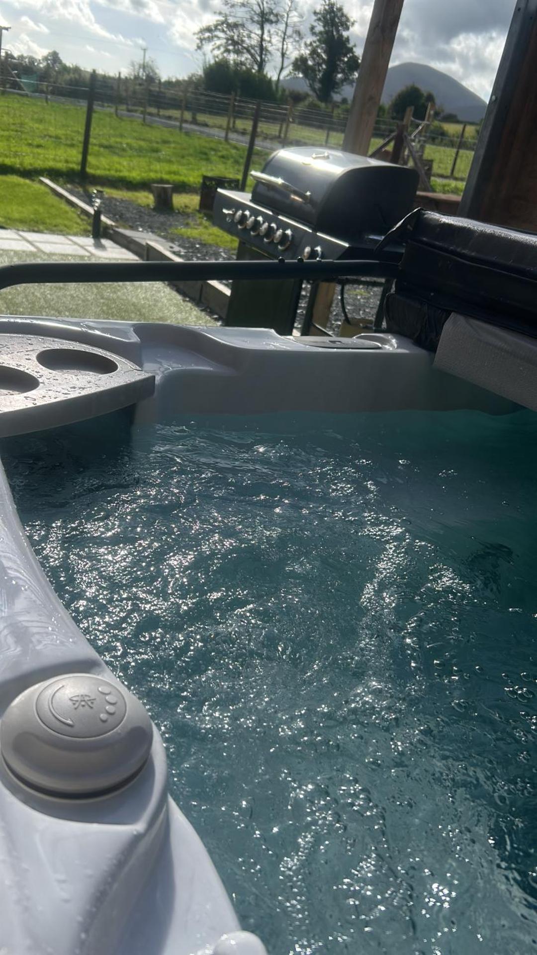 Mourne Meadow Cabins- Foxes Den