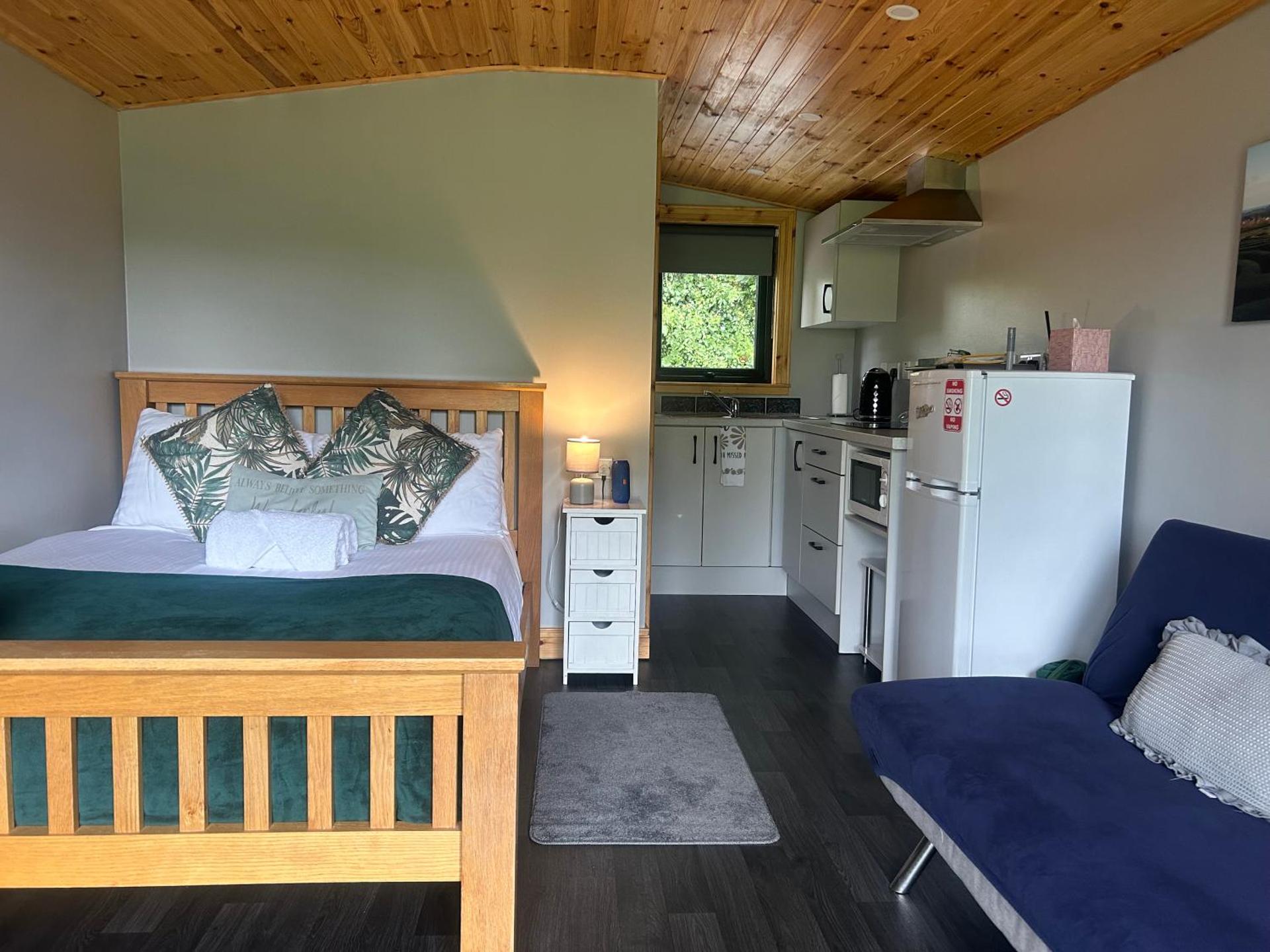 Mourne Meadow Cabins- Foxes Den