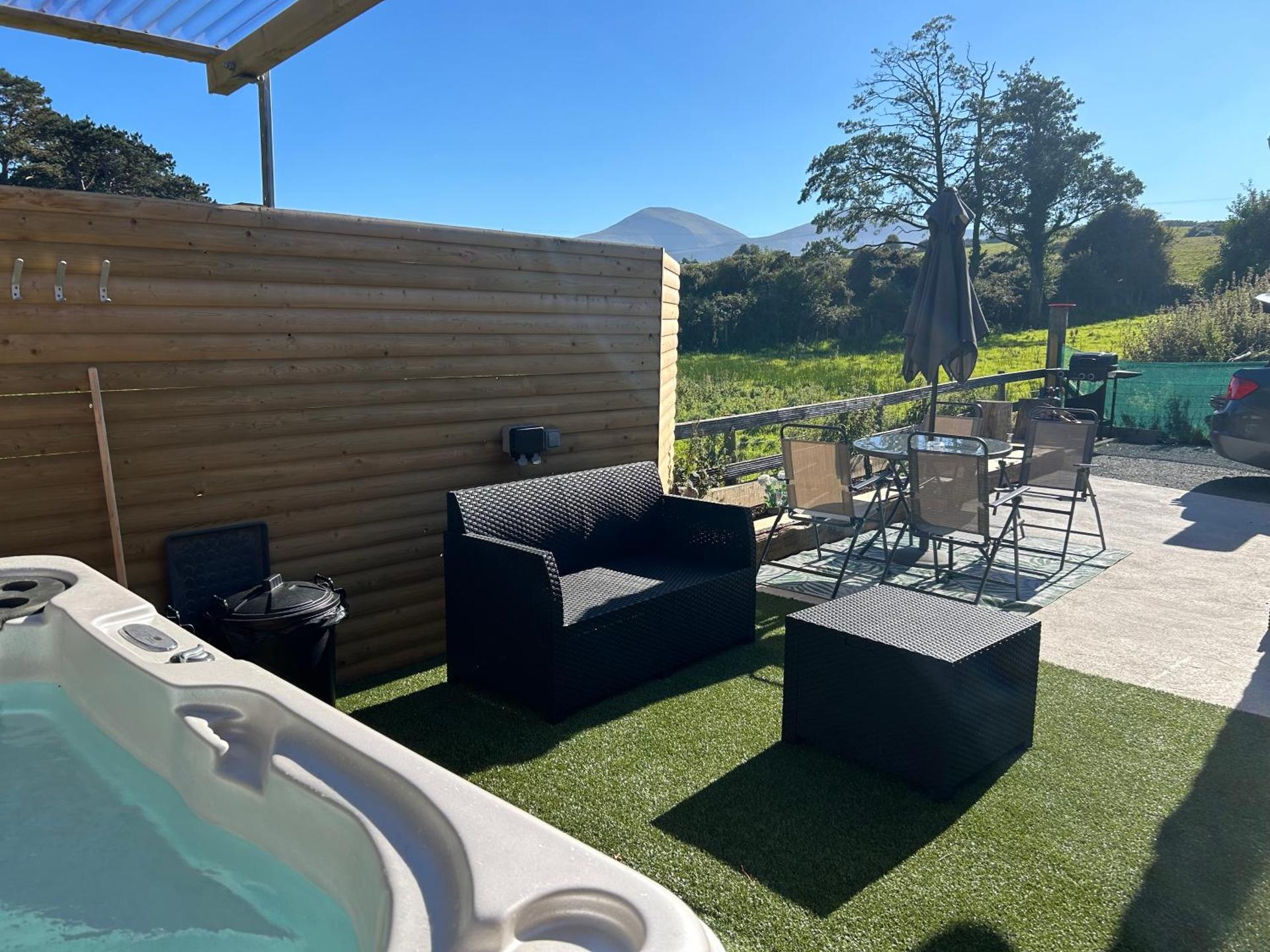 Mourne Meadow Cabins- Foxes Den