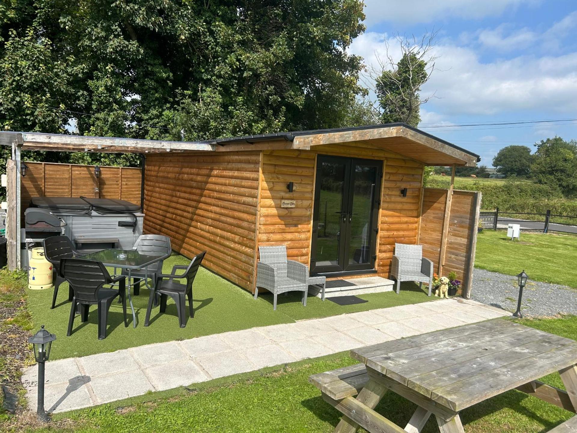 Mourne Meadow Cabins- Foxes Den