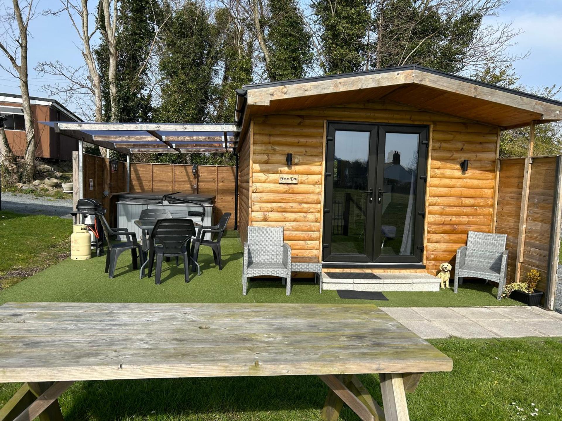 Mourne Meadow Cabins- Foxes Den
