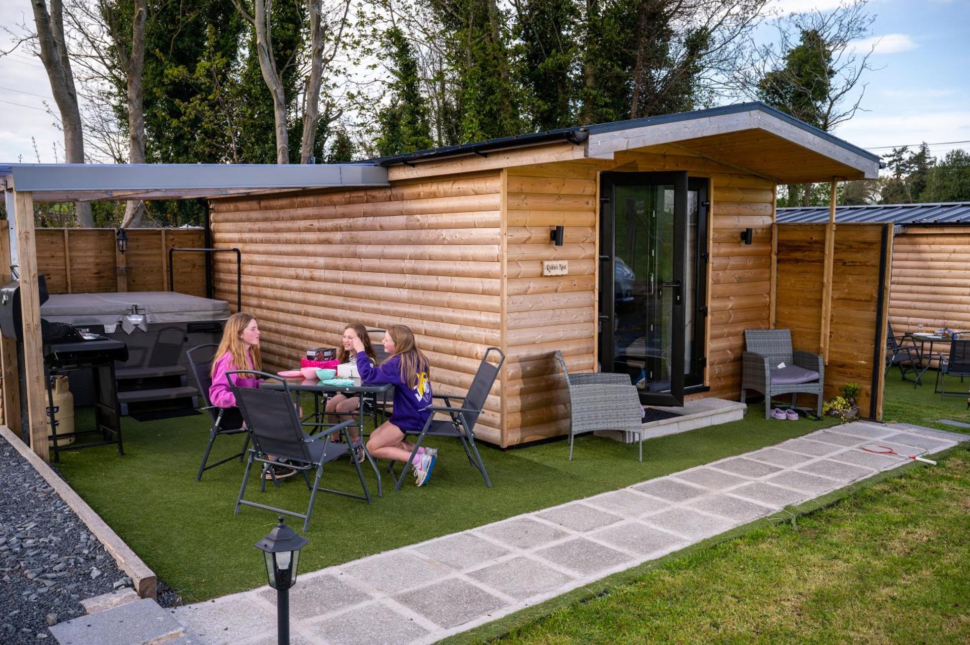 Mourne Meadow Cabins- Foxes Den