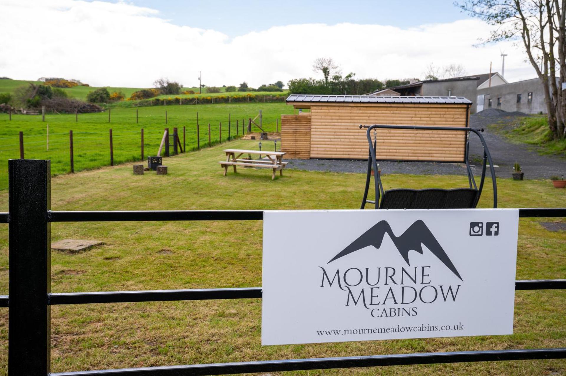 Mourne Meadow Cabins- Foxes Den