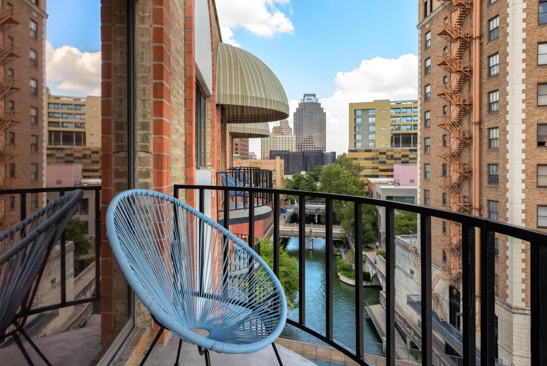 Riverwalk Plaza Hotel