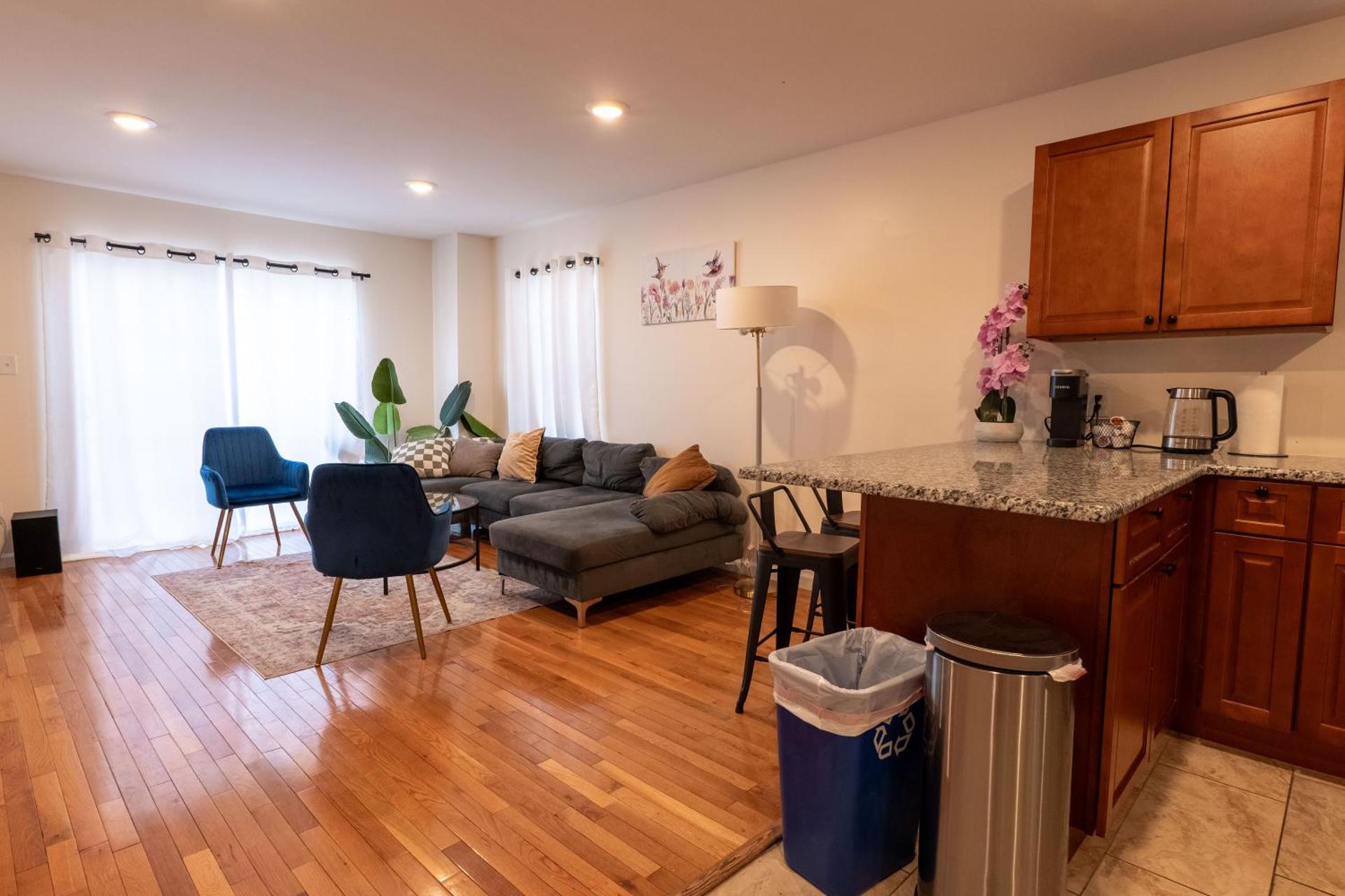 New 4 Apts-198-3 Bed Apt 1st Floor & 3 Bed Apt 2nd Floor - 1 Bed Studio Apt Ground Floor & 1 Bed Studio Apt Ground Floor near Penn Station EWR Newark NJ Airport Hospital Manhattan NYC