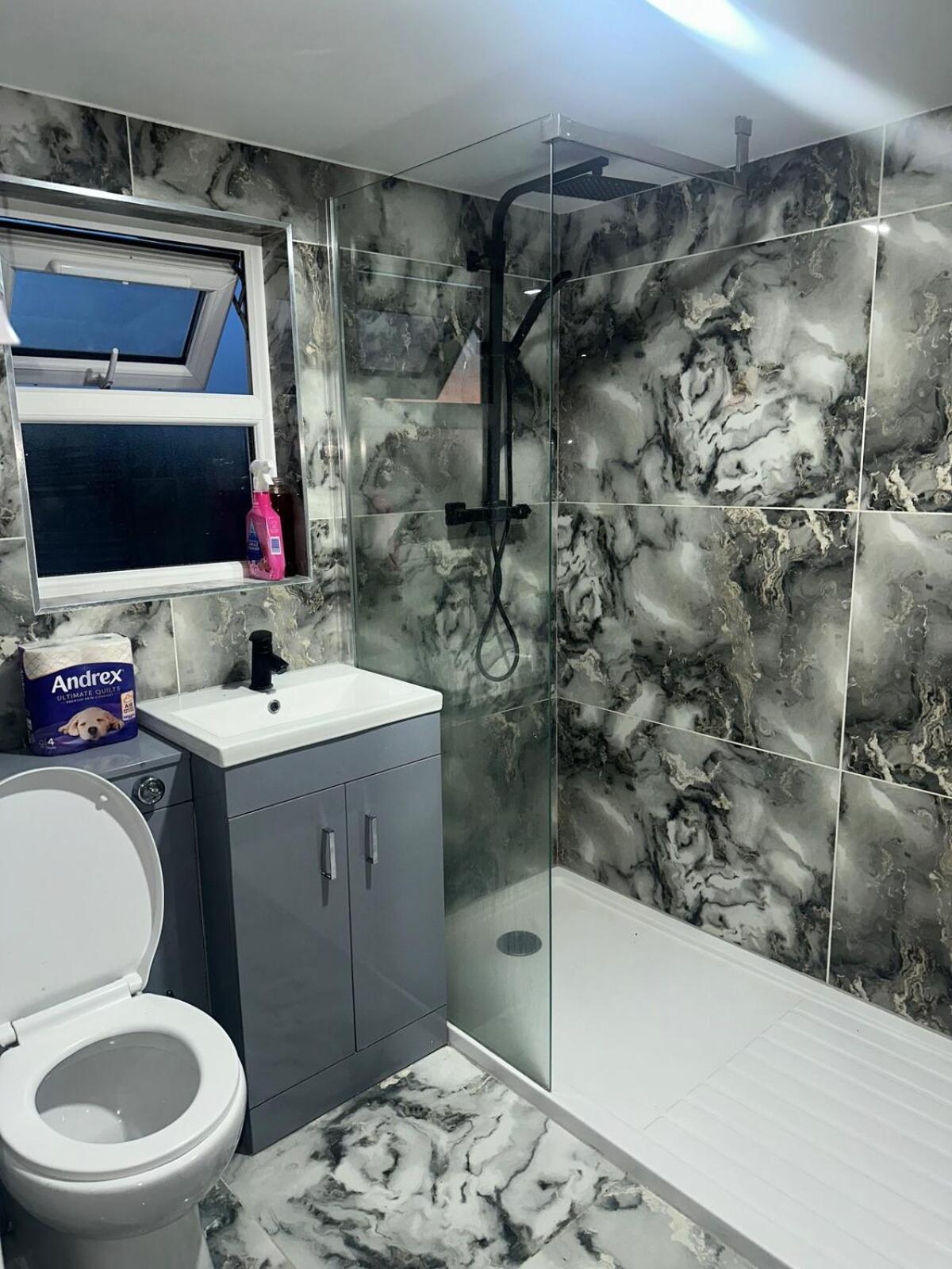 Modern Studio Flat In A Guest House In Basildon