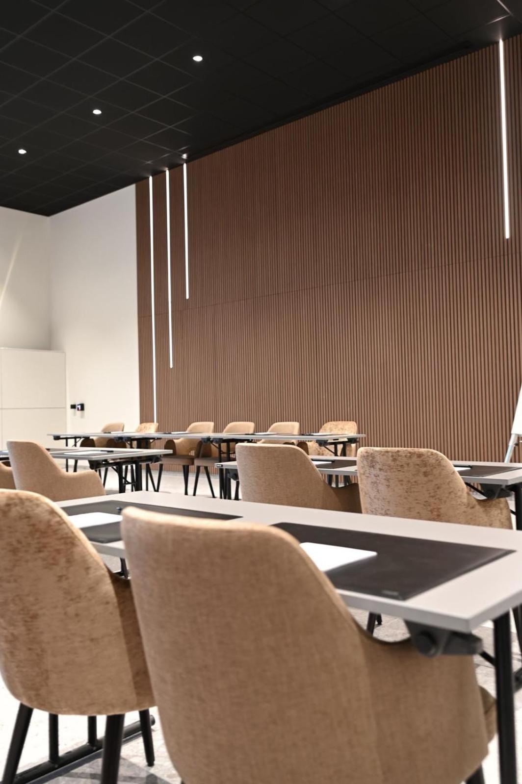 Meeting/conference room