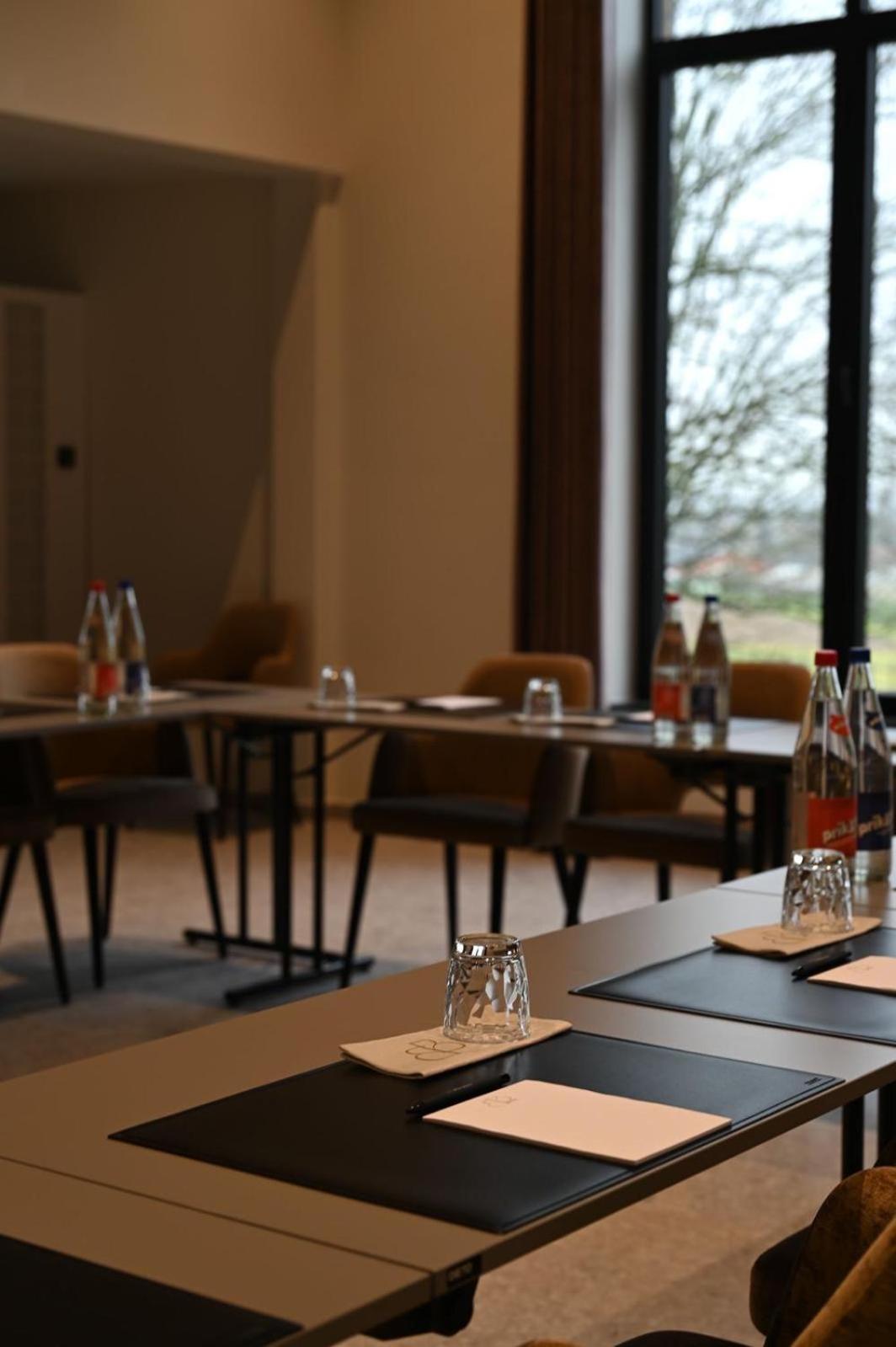 Meeting/conference room