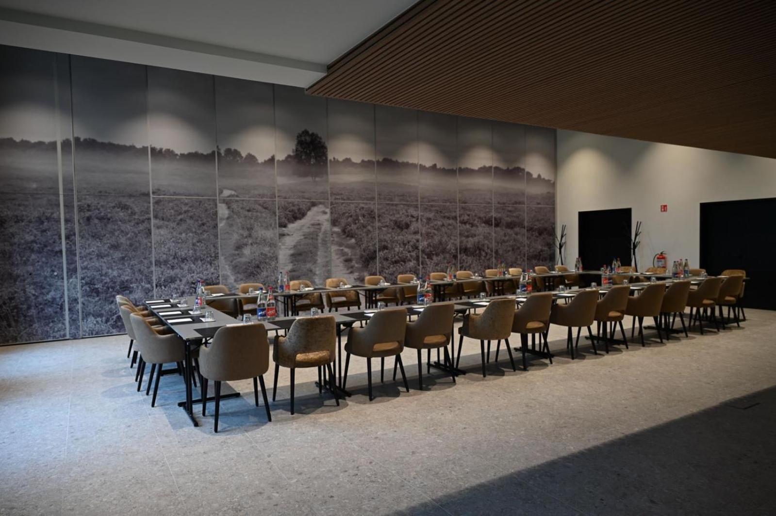 Meeting/conference room