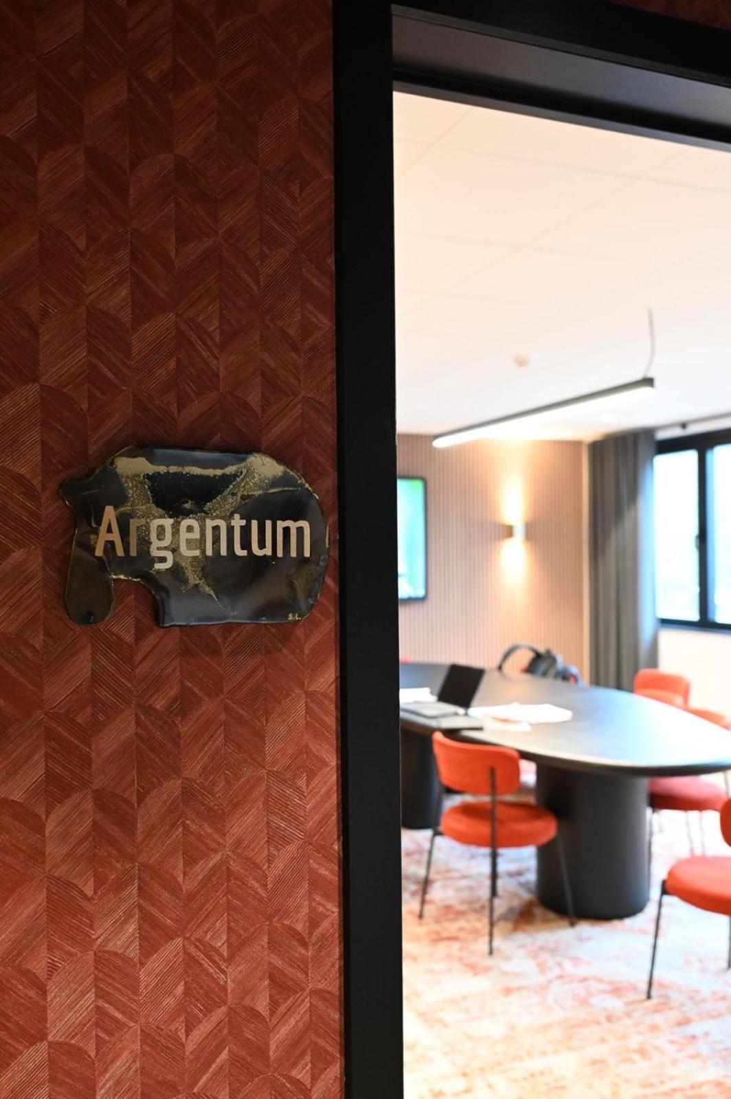 Meeting/conference room