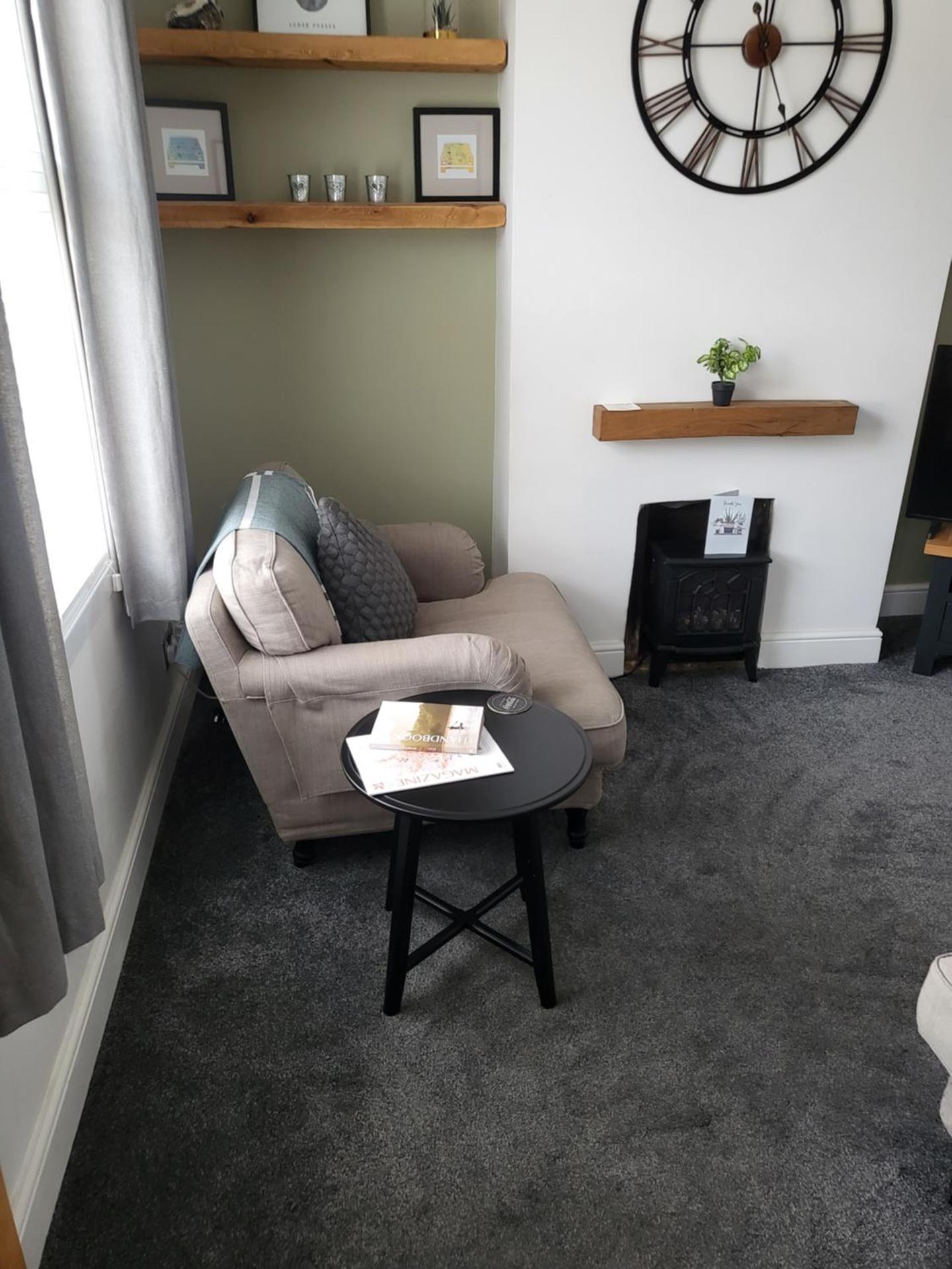 Rugby town centre house close to train station, rugby school and benn hall