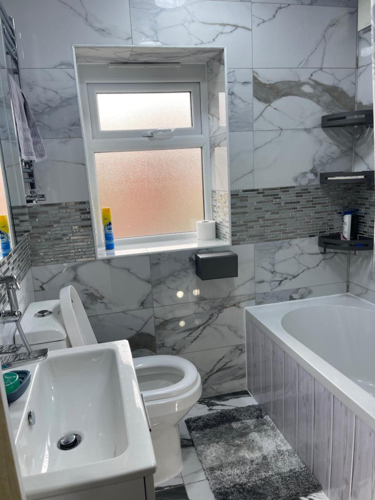 4 Bedroom Excellent Home Large Spacious Layout Detached House Driveway Free Parking