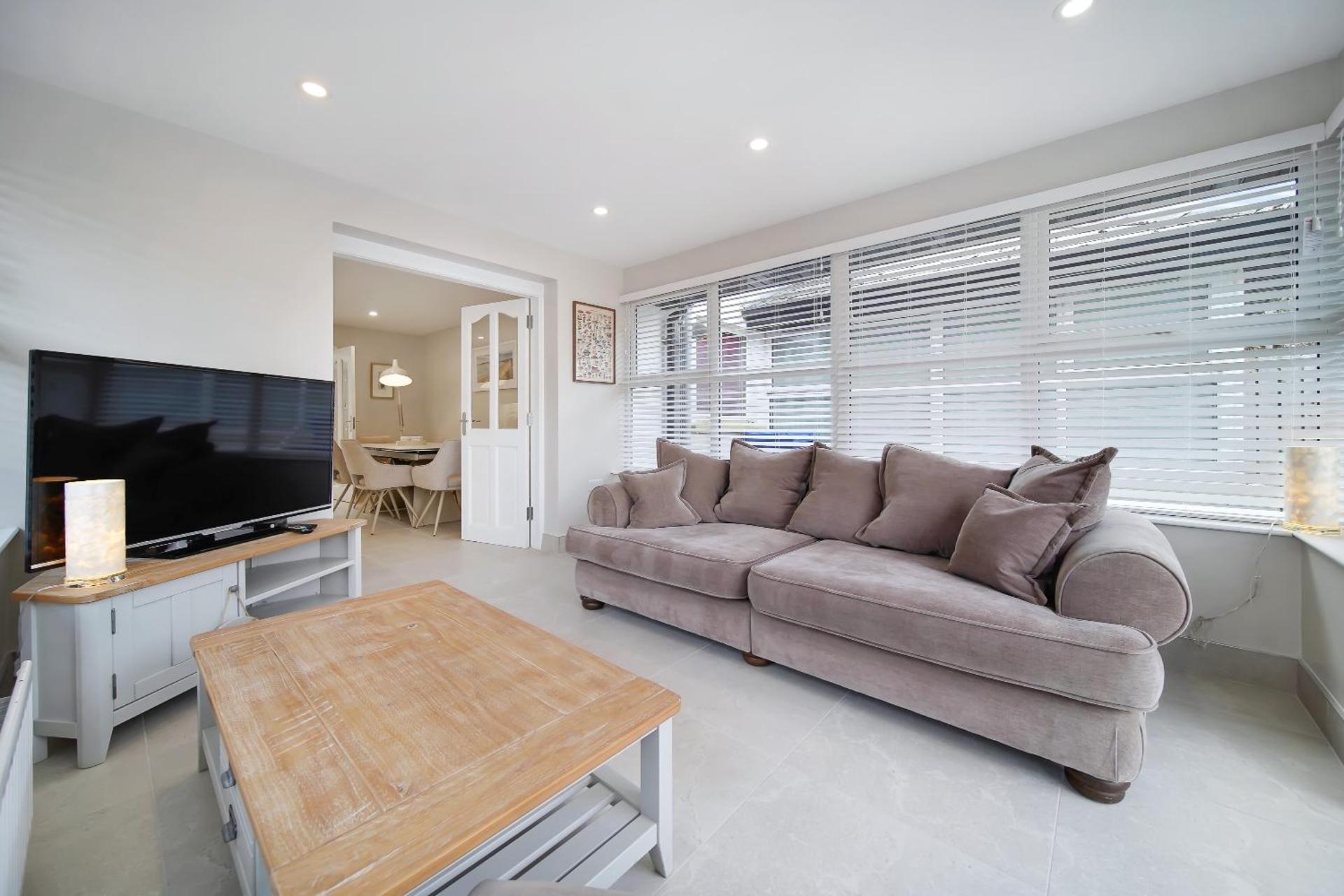 3 MAIN STREET DOWNINGS