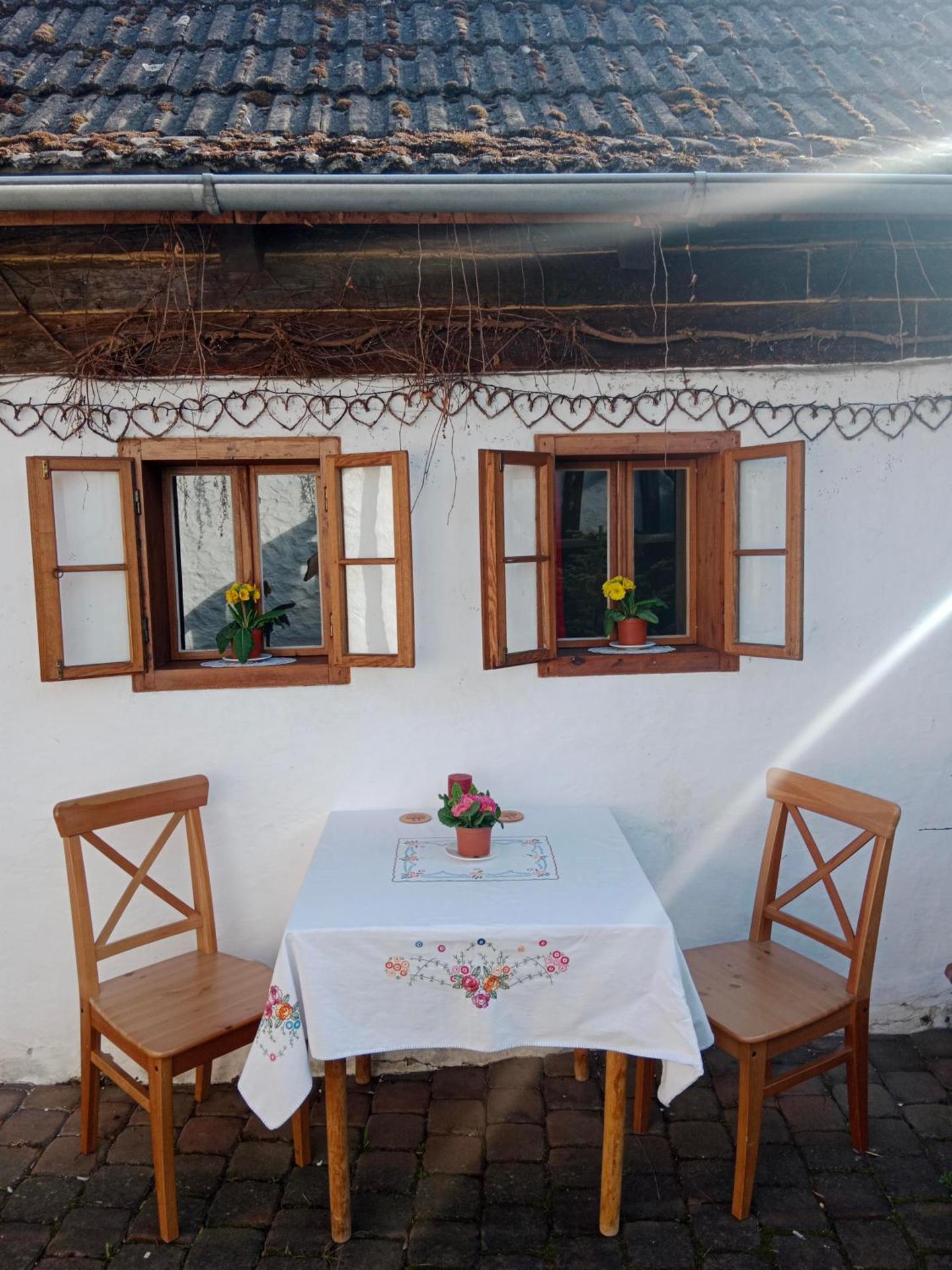 Chaloupka u Mostu sv Jana v centru Vodňan