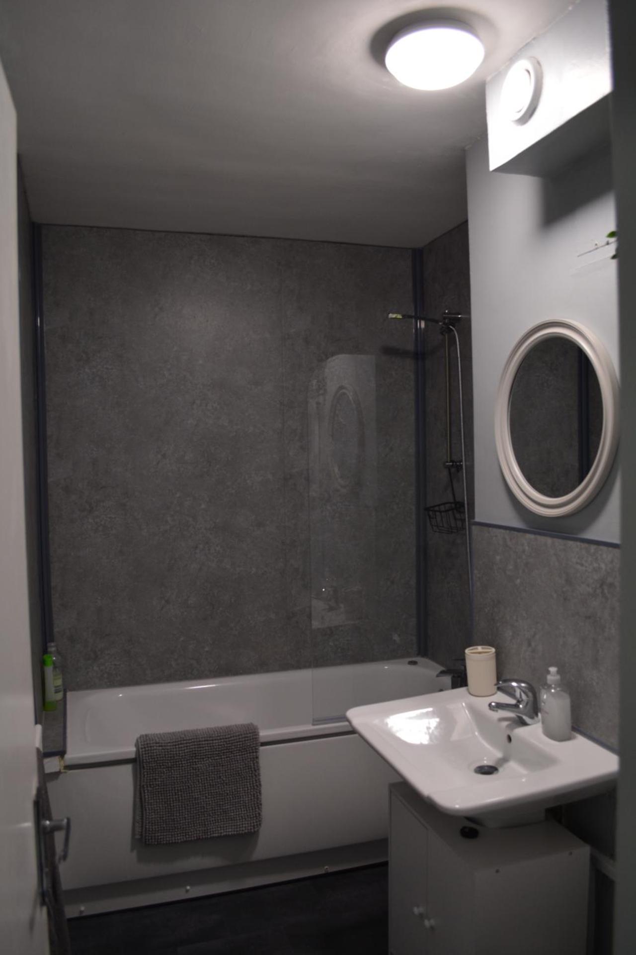 Contemporary Stylish Central Apartment