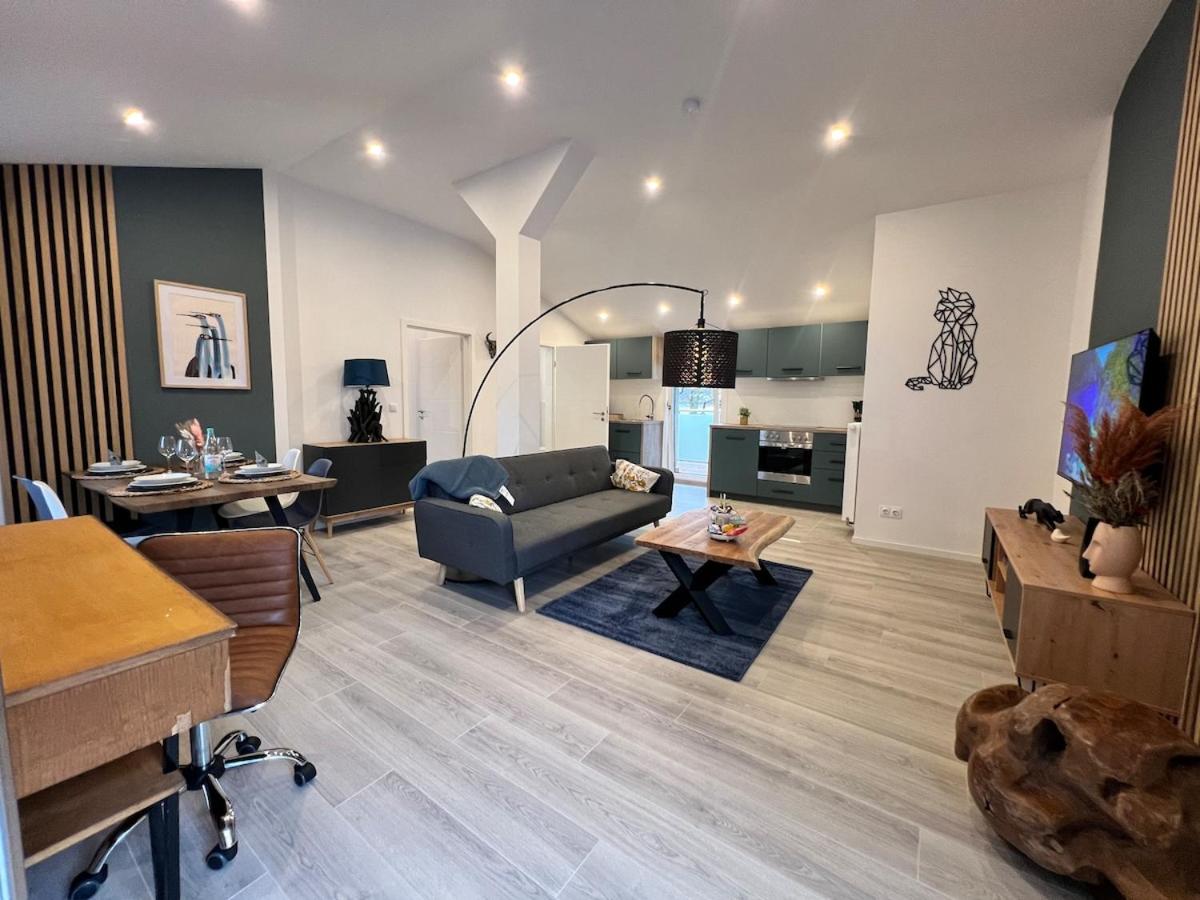 Feldberg Design Apart