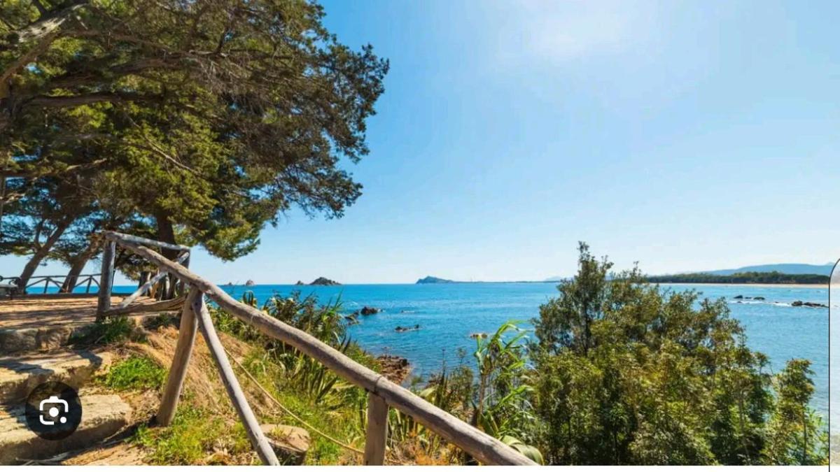 Sa Dommu de Kerciu vista mare con parcheggio