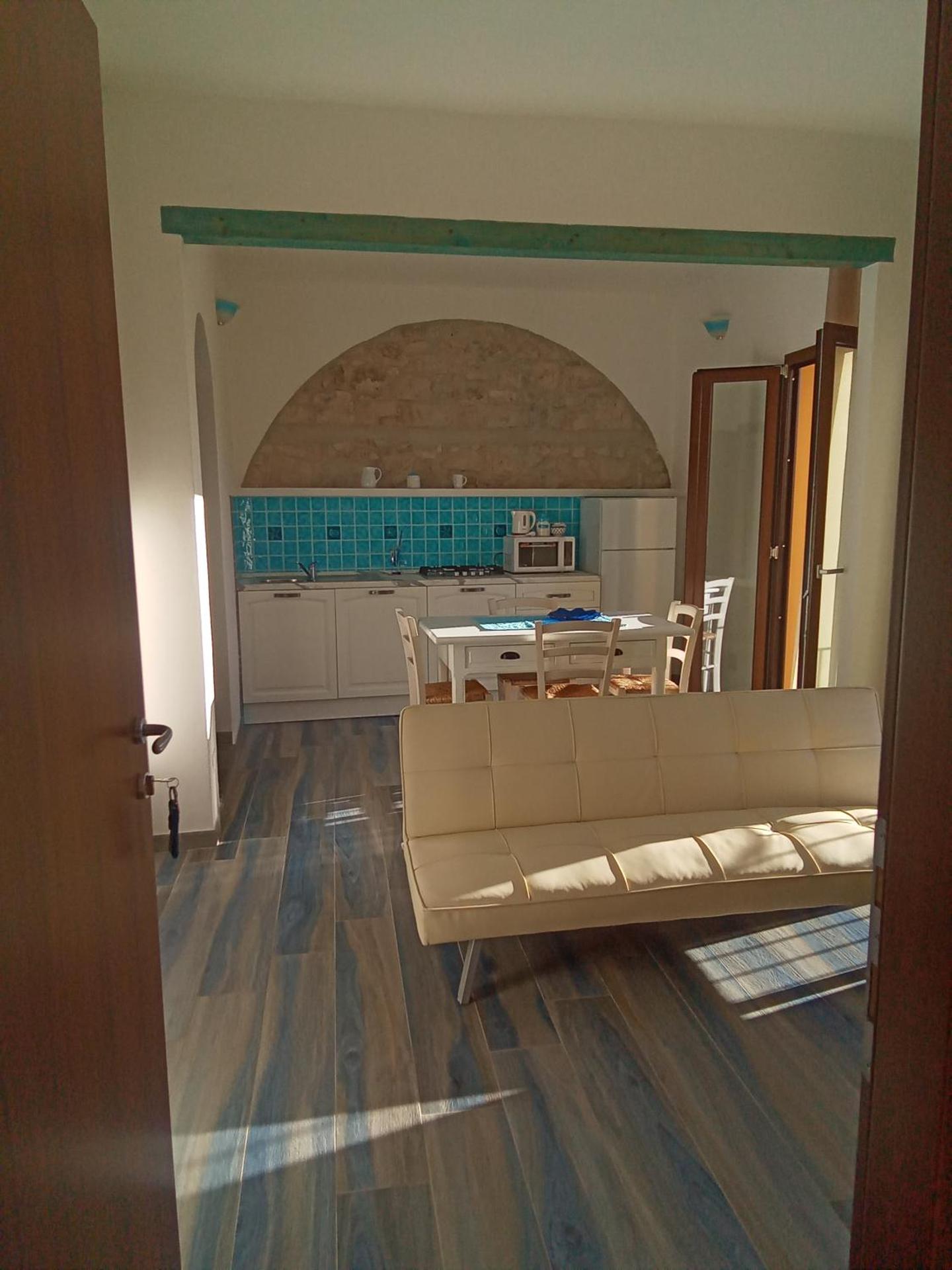 Sa Dommu de Kerciu vista mare con parcheggio