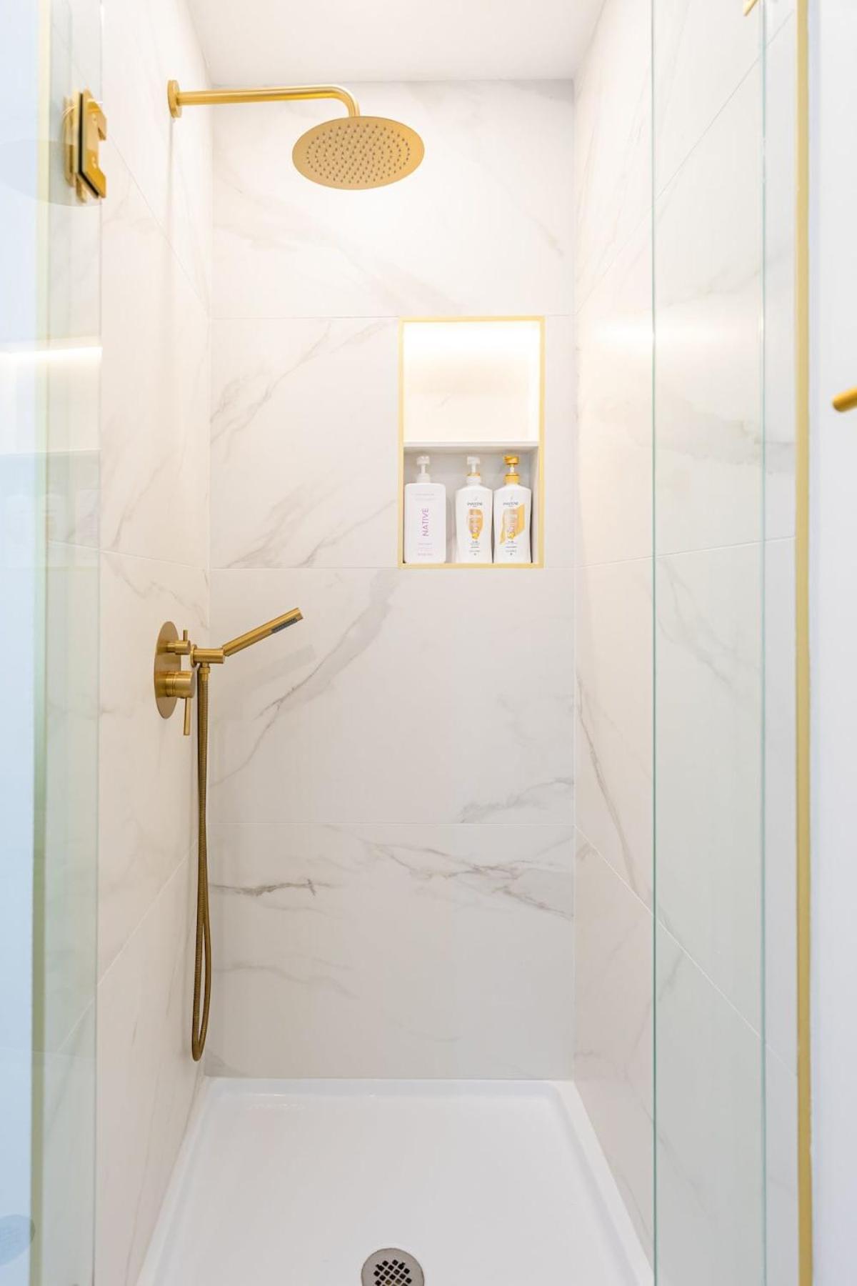 Luxury 2 Bed 2 Bath East Boston