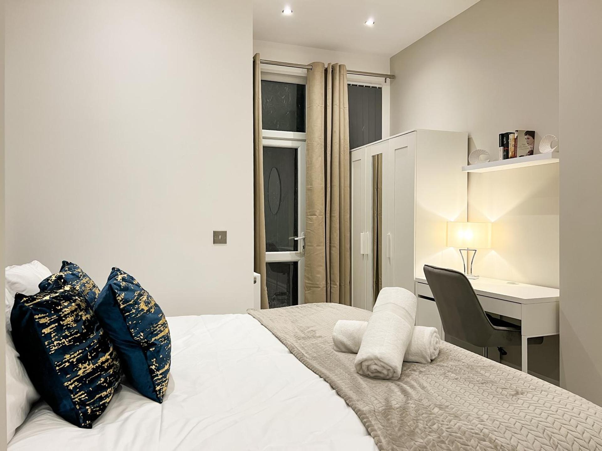 Stylish 2 Bedroom Flat City Centre - Free Parking