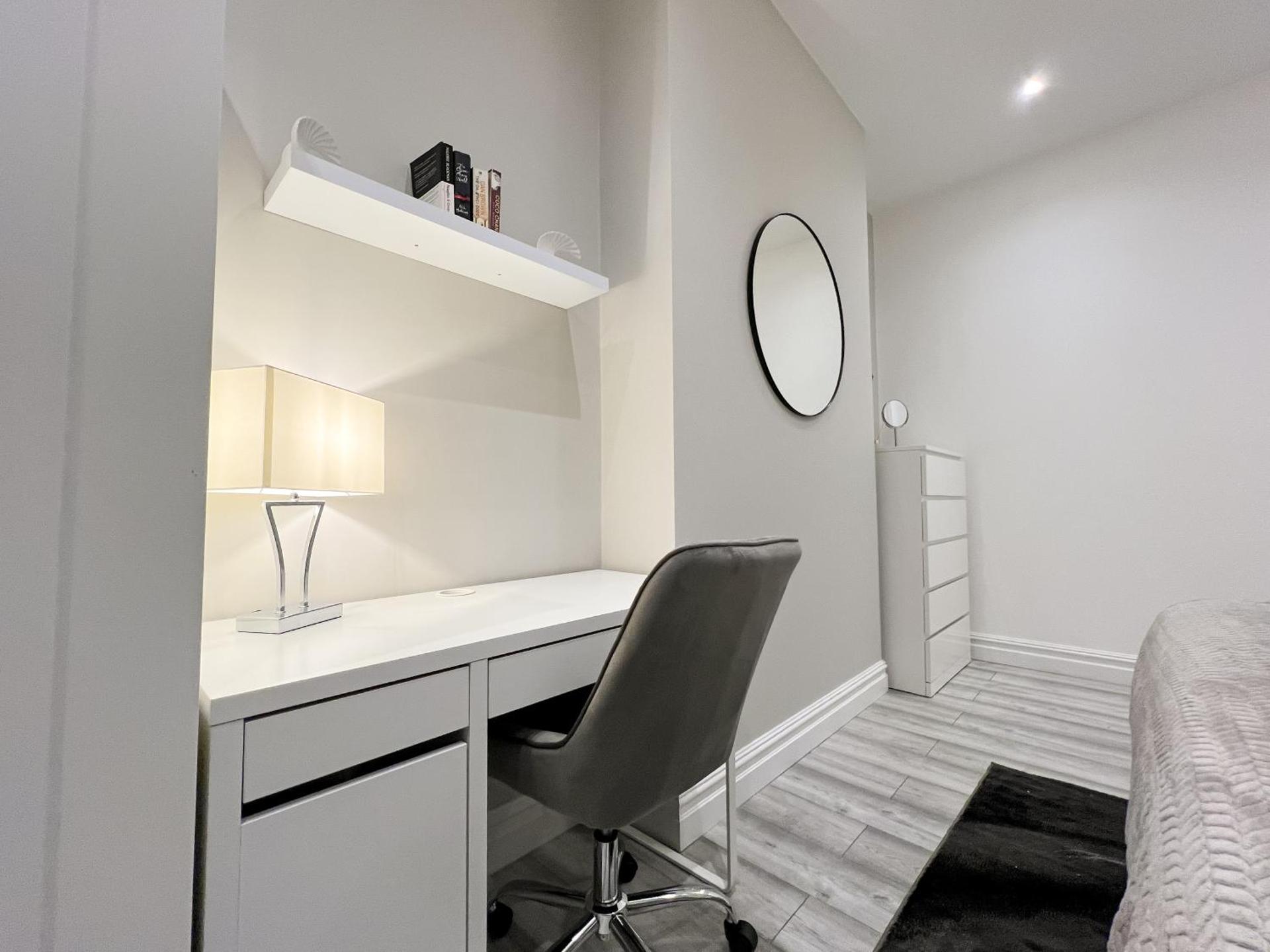 Stylish 2 Bedroom Flat City Centre - Free Parking