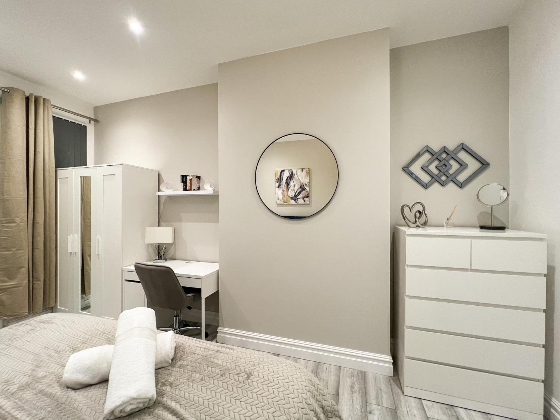 Stylish 2 Bedroom Flat City Centre - Free Parking