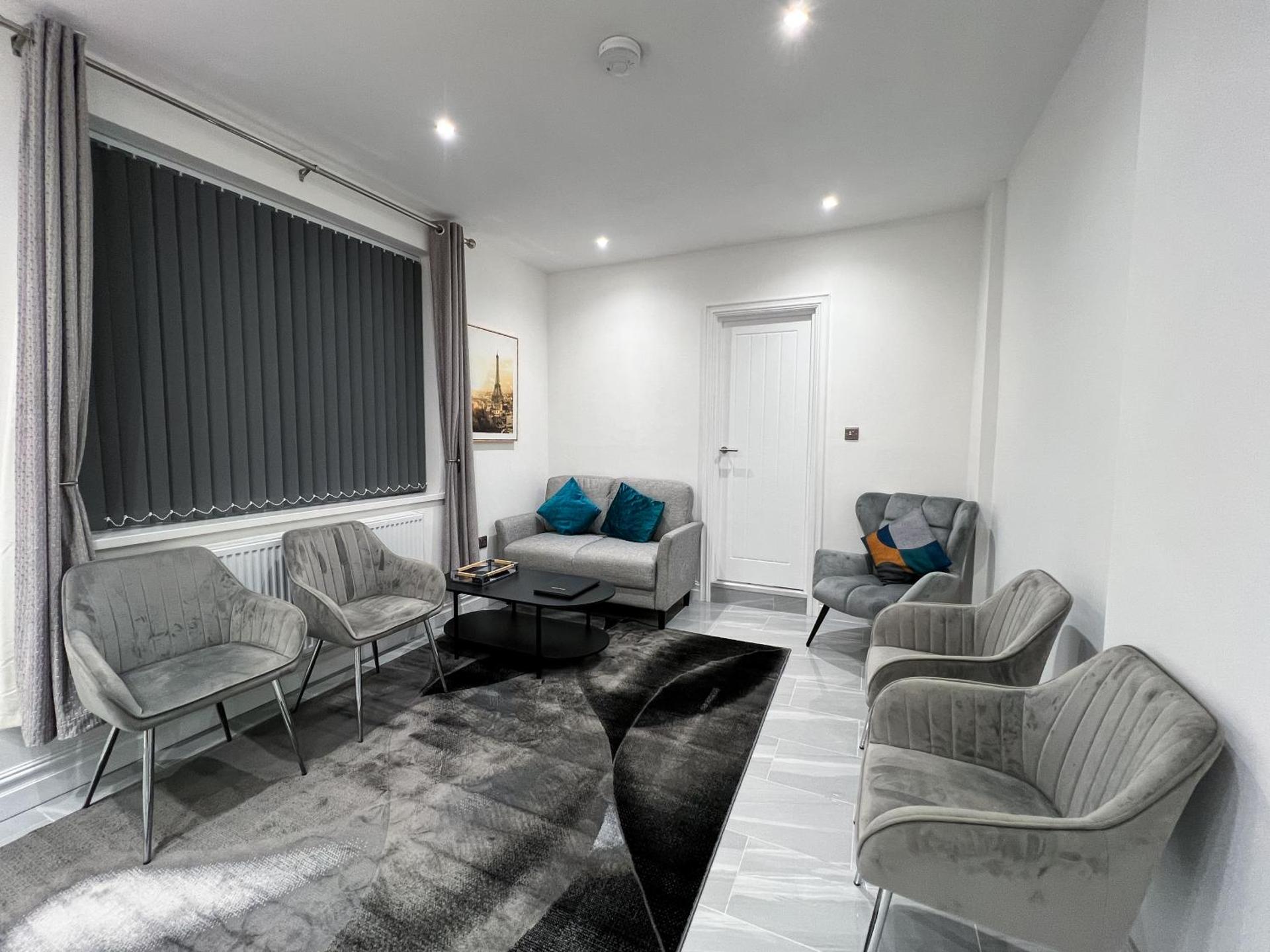 Stylish 2 Bedroom Flat City Centre - Free Parking