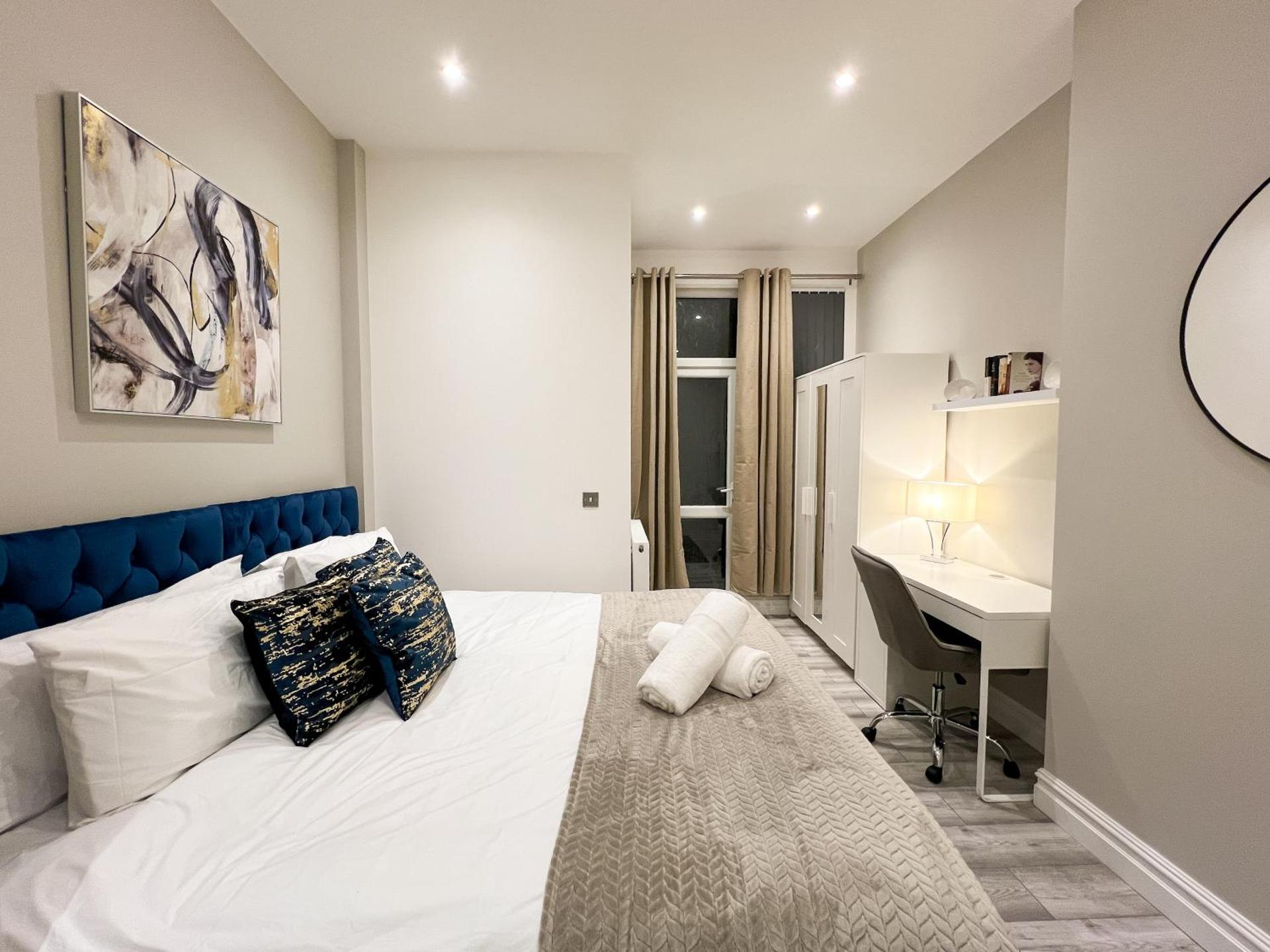 Stylish 2 Bedroom Flat City Centre - Free Parking