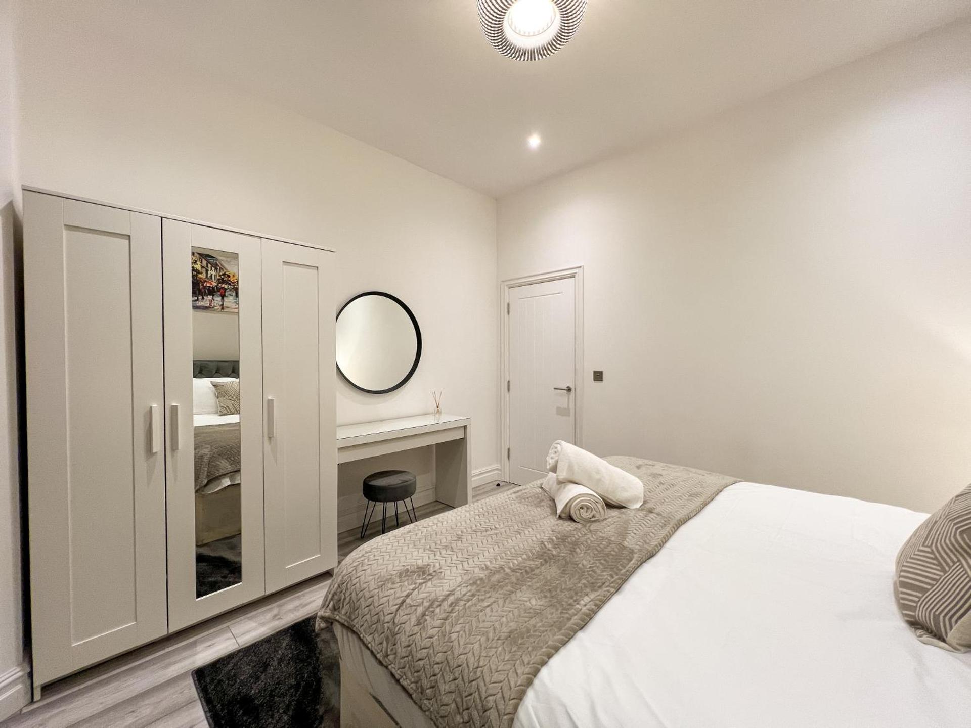 Stylish 2 Bedroom Flat City Centre - Free Parking