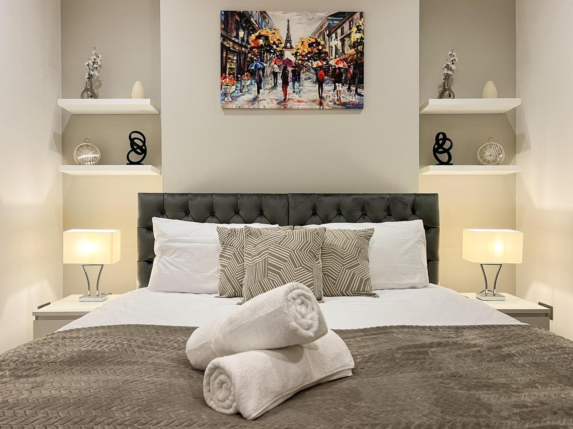 Stylish 2 Bedroom Flat City Centre - Free Parking