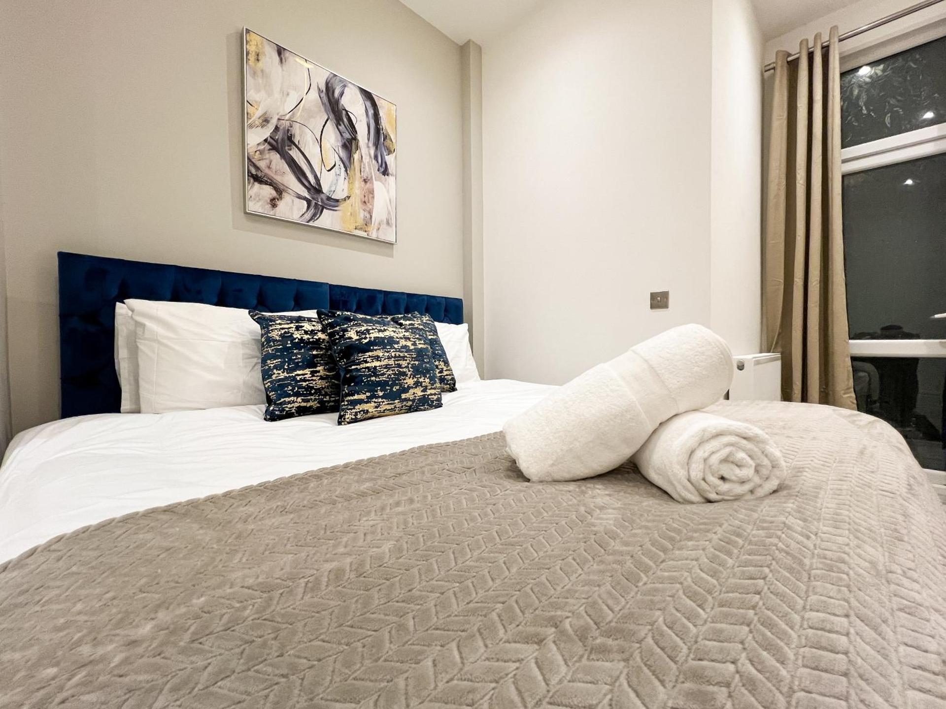 Stylish 2 Bedroom Flat City Centre - Free Parking