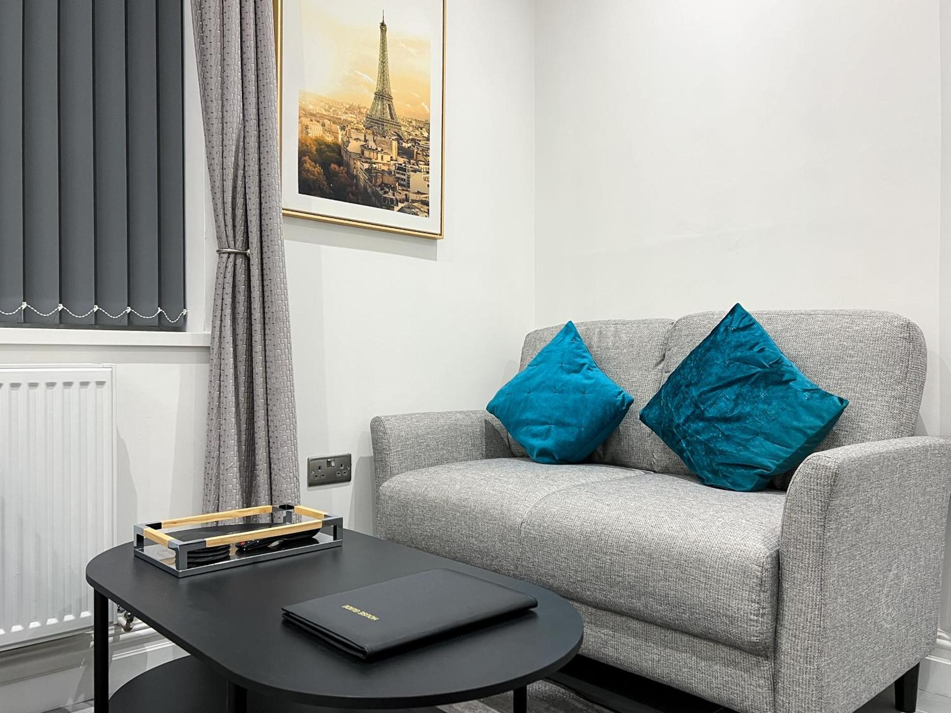 Stylish 2 Bedroom Flat City Centre - Free Parking