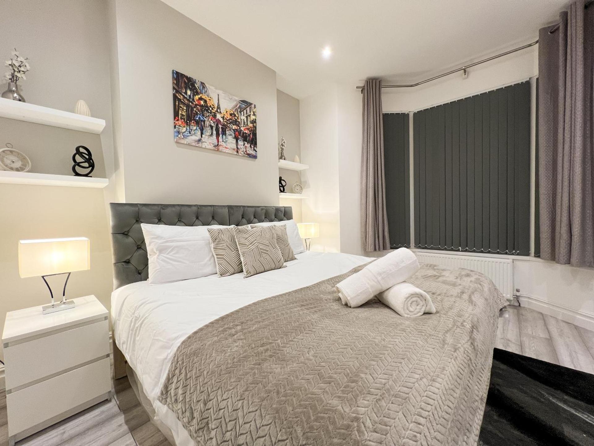 Stylish 2 Bedroom Flat City Centre - Free Parking