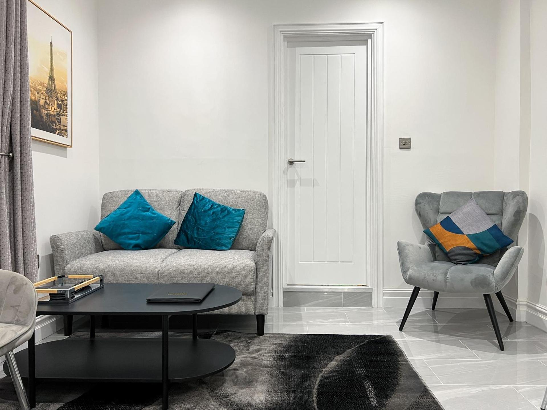 Stylish 2 Bedroom Flat City Centre - Free Parking