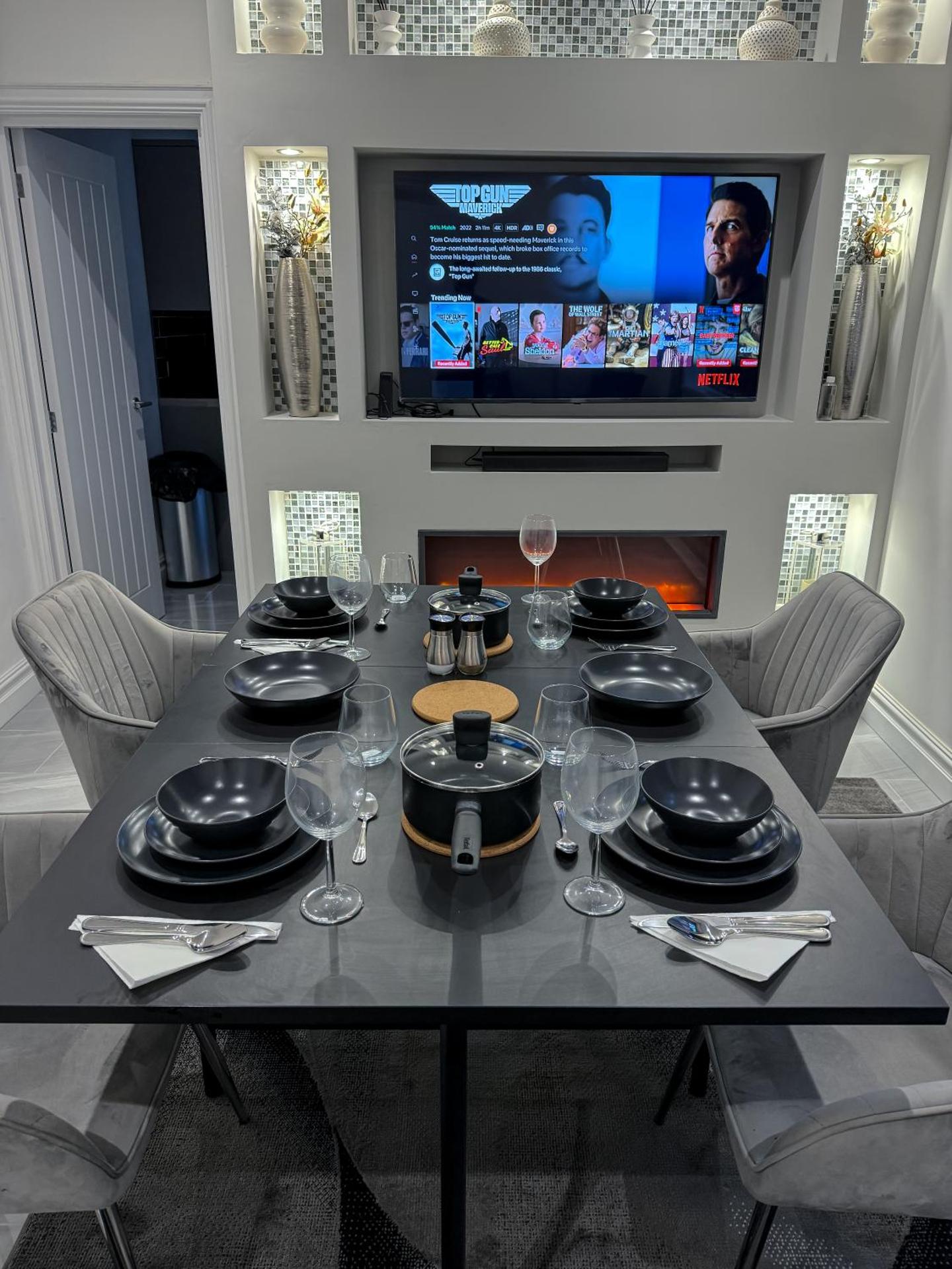 Stylish 2 Bedroom Flat City Centre - Free Parking