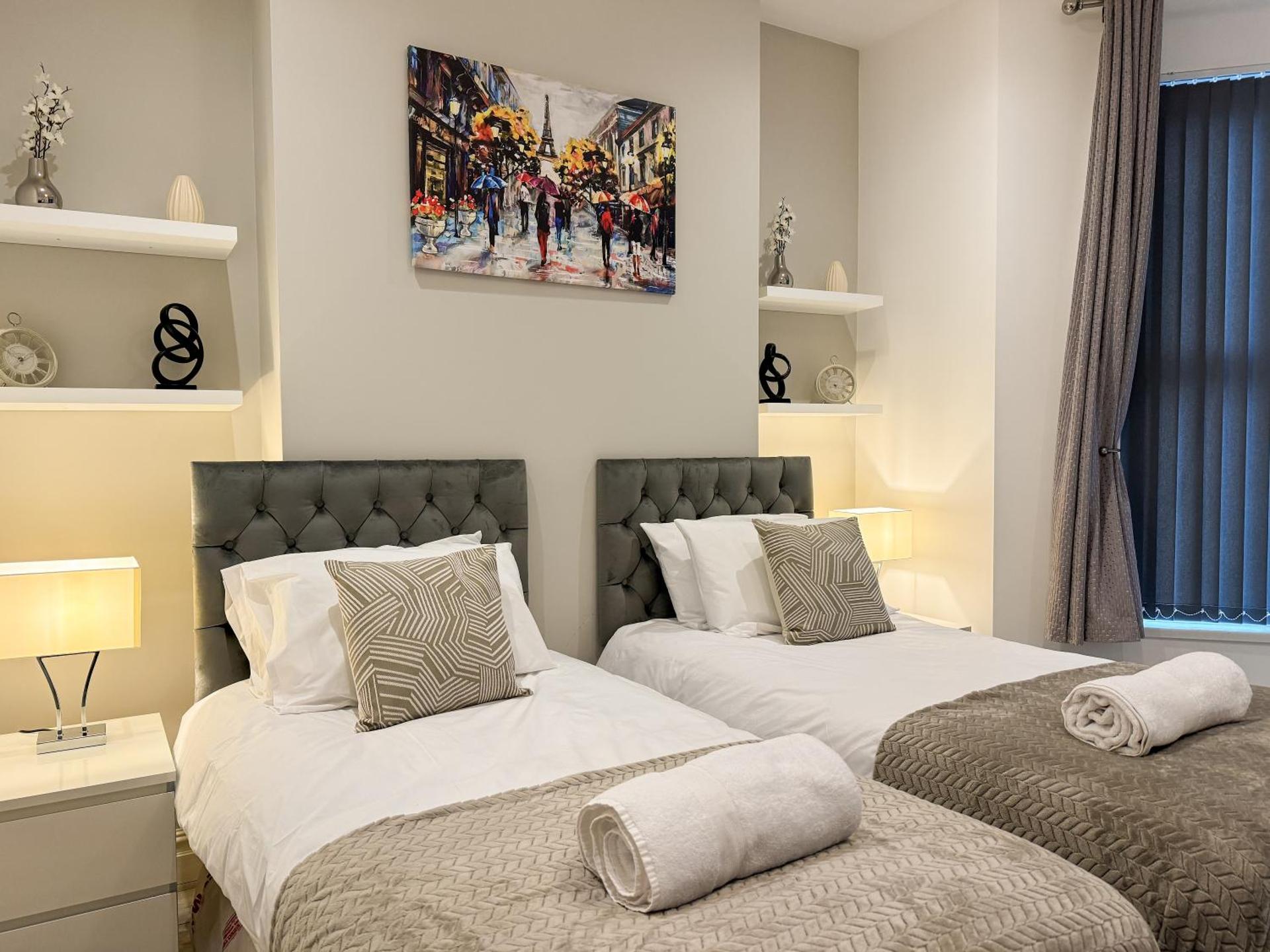 Stylish 2 Bedroom Flat City Centre - Free Parking