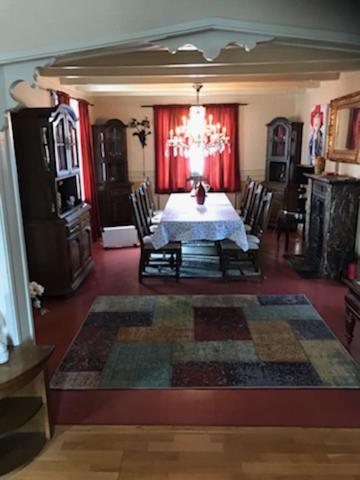 Communal lounge/ TV room